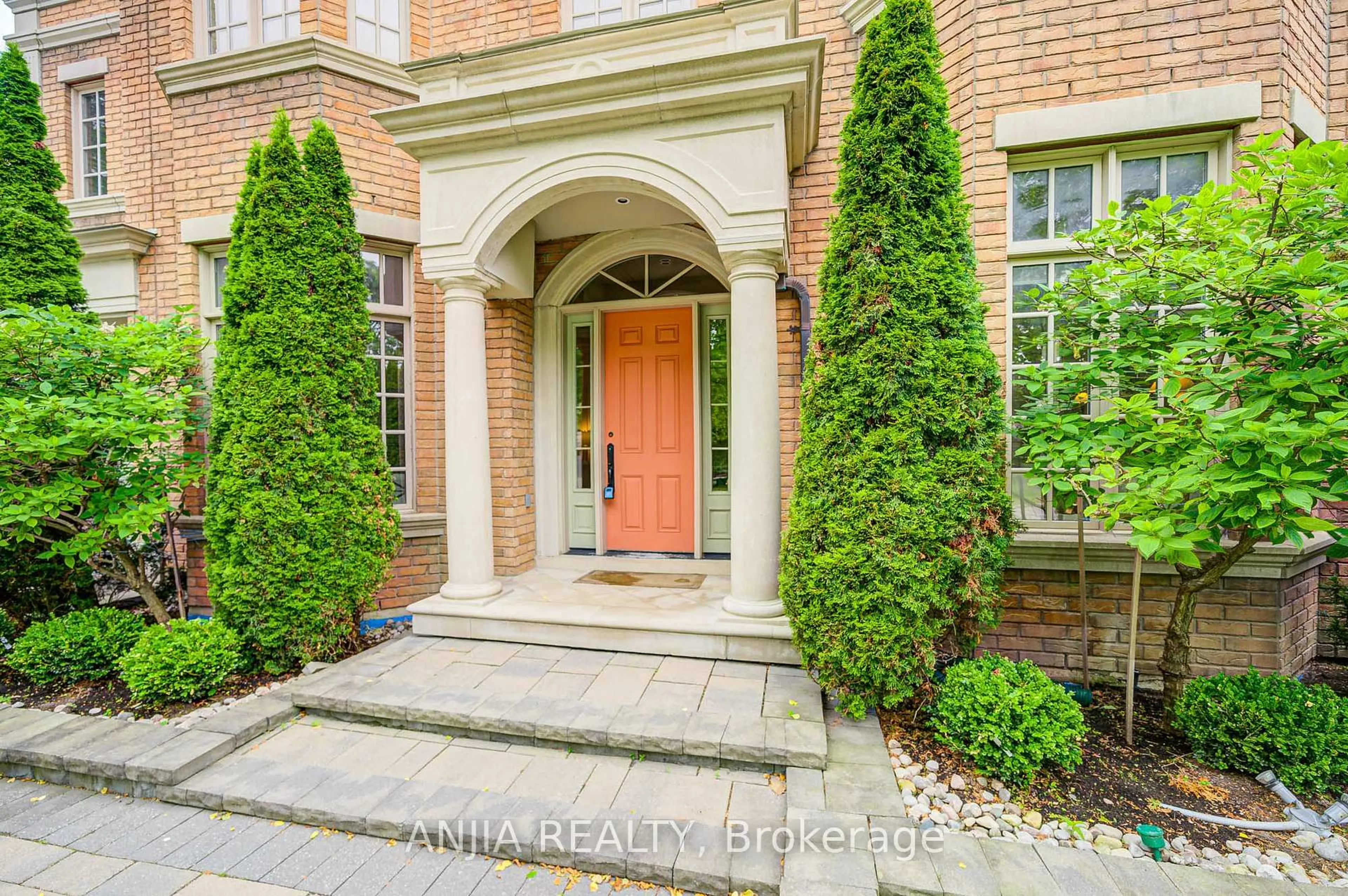 Indoor entryway for 7 Swiftdale Pl, Toronto Ontario M3B 1M3