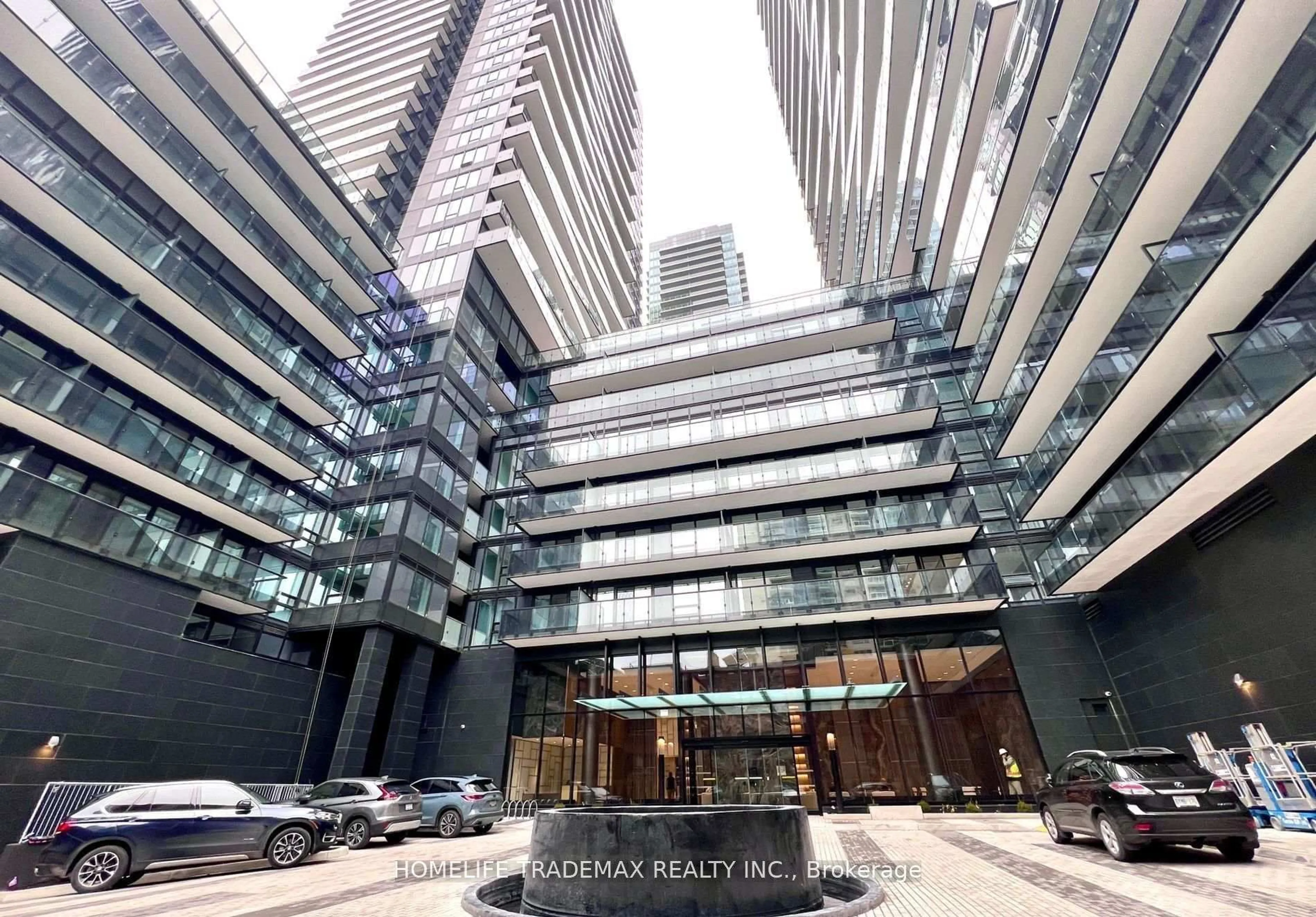 Indoor foyer for 117 Broadway Ave #416, Toronto Ontario M4P 1V3