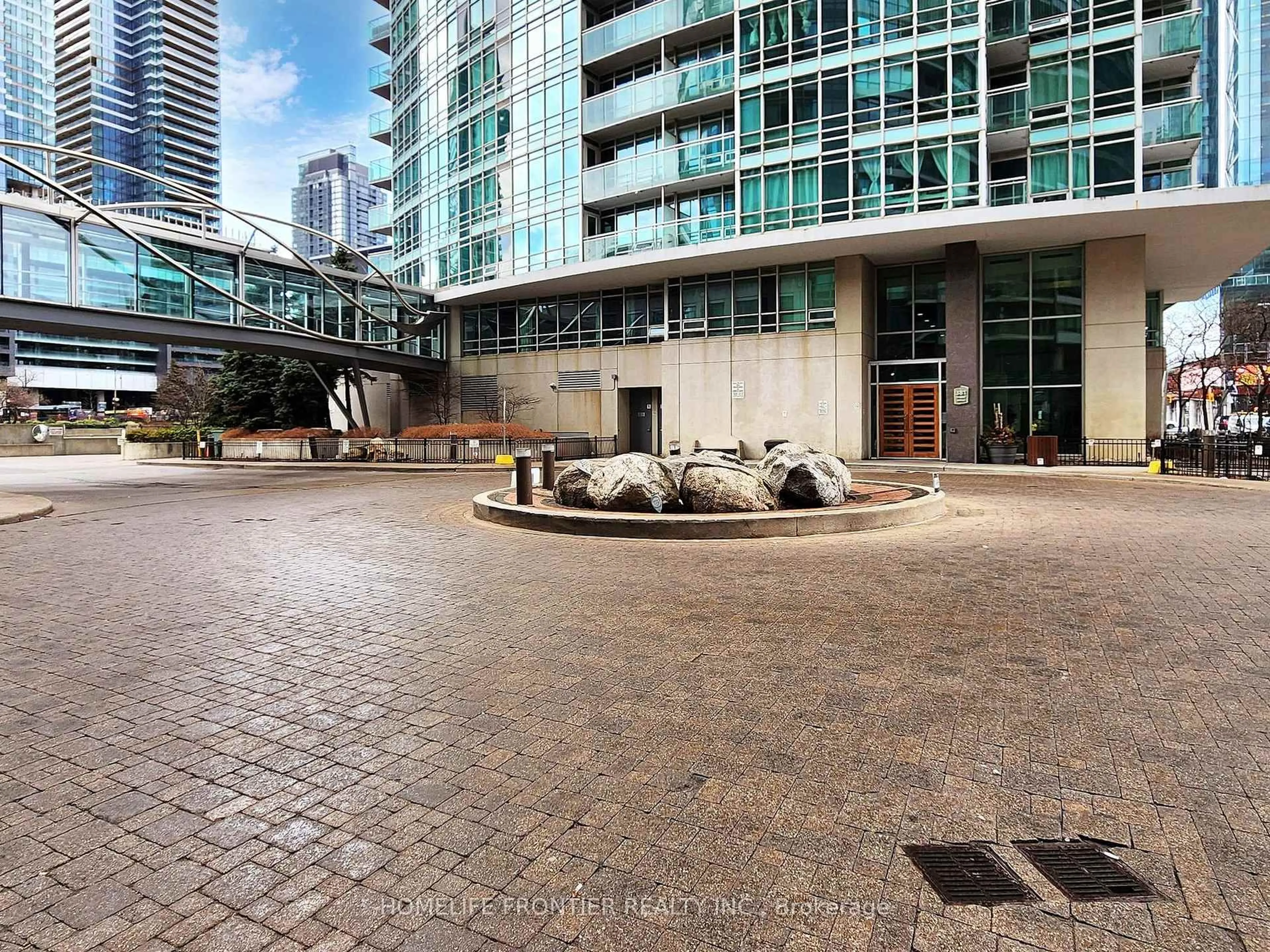 Patio, unknown for 373 Front St #3202, Toronto Ontario M5V 3R7