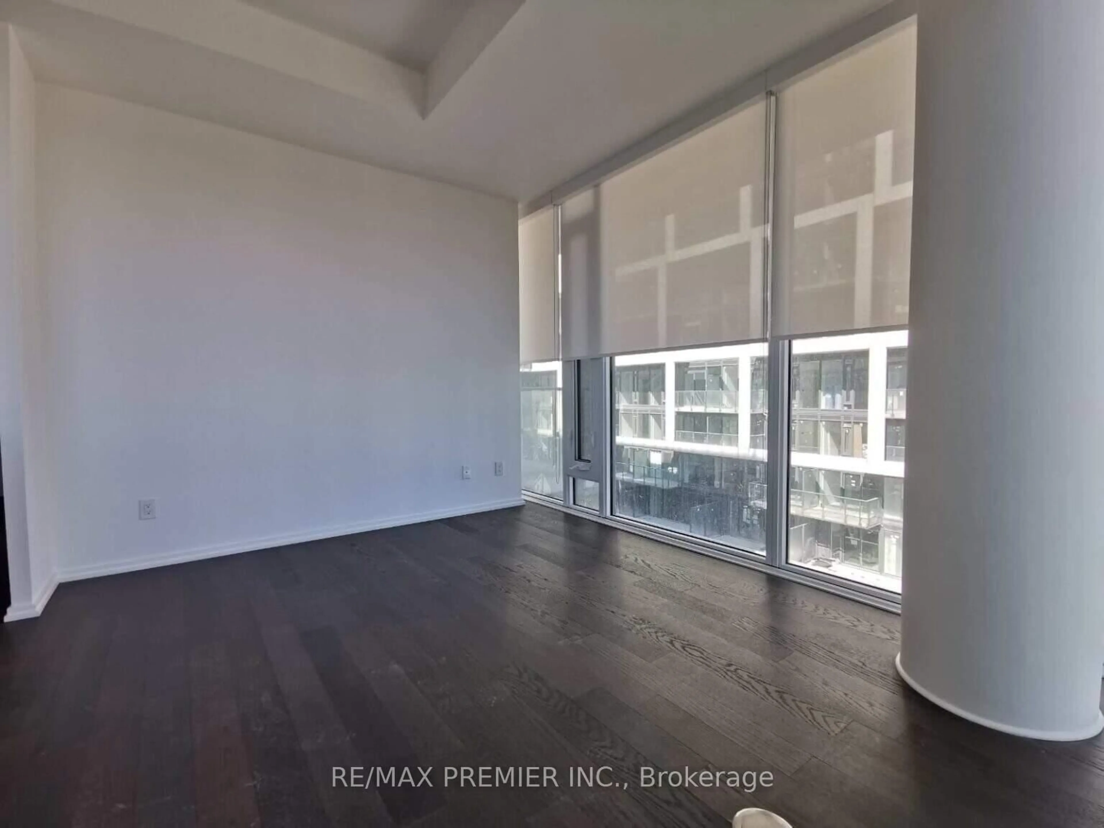 A pic of a room for 8 Hillsdale Ave #939, Toronto Ontario M4S 0B2