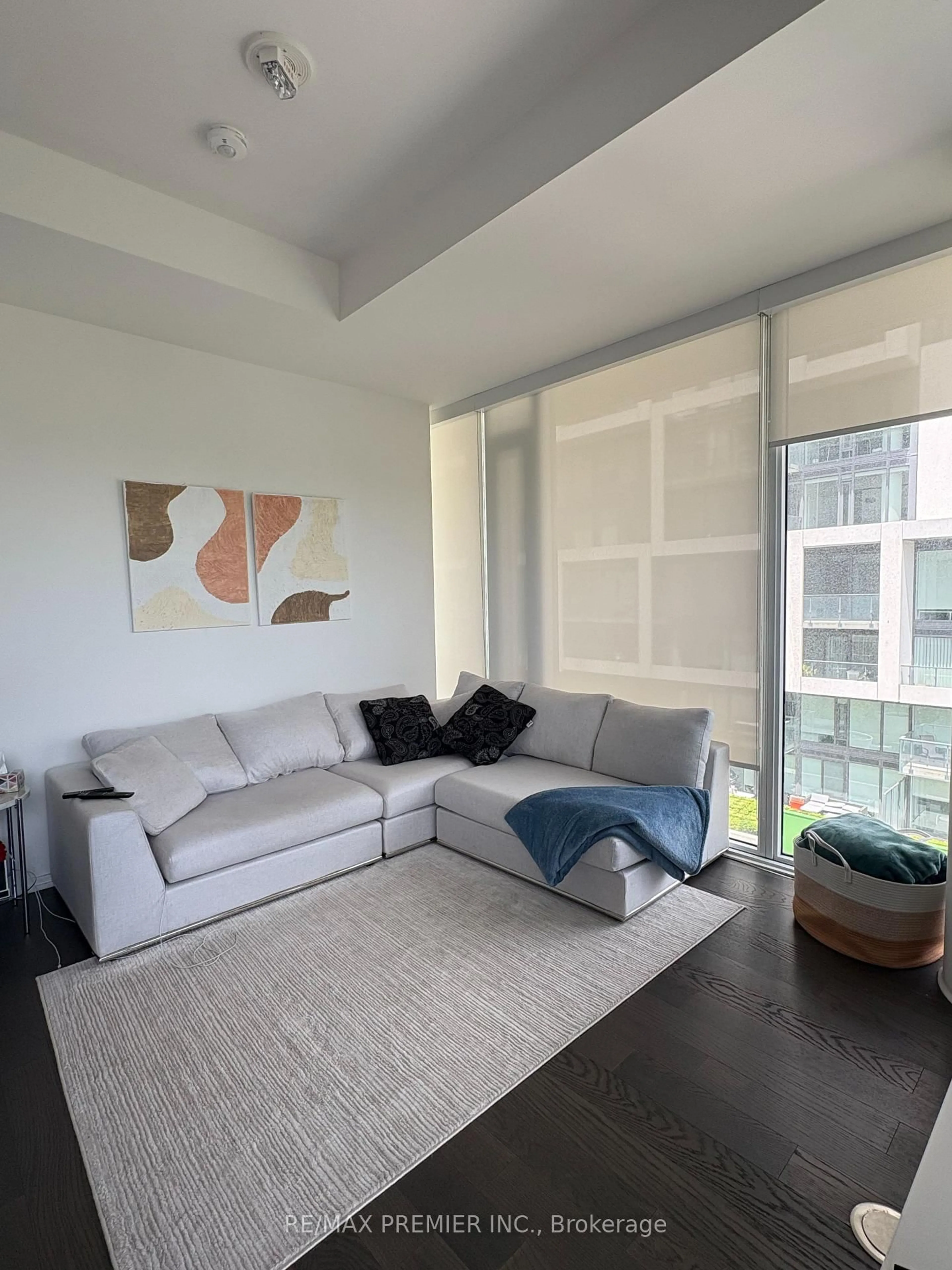 Living room with furniture, unknown for 8 Hillsdale Ave #939, Toronto Ontario M4S 0B2