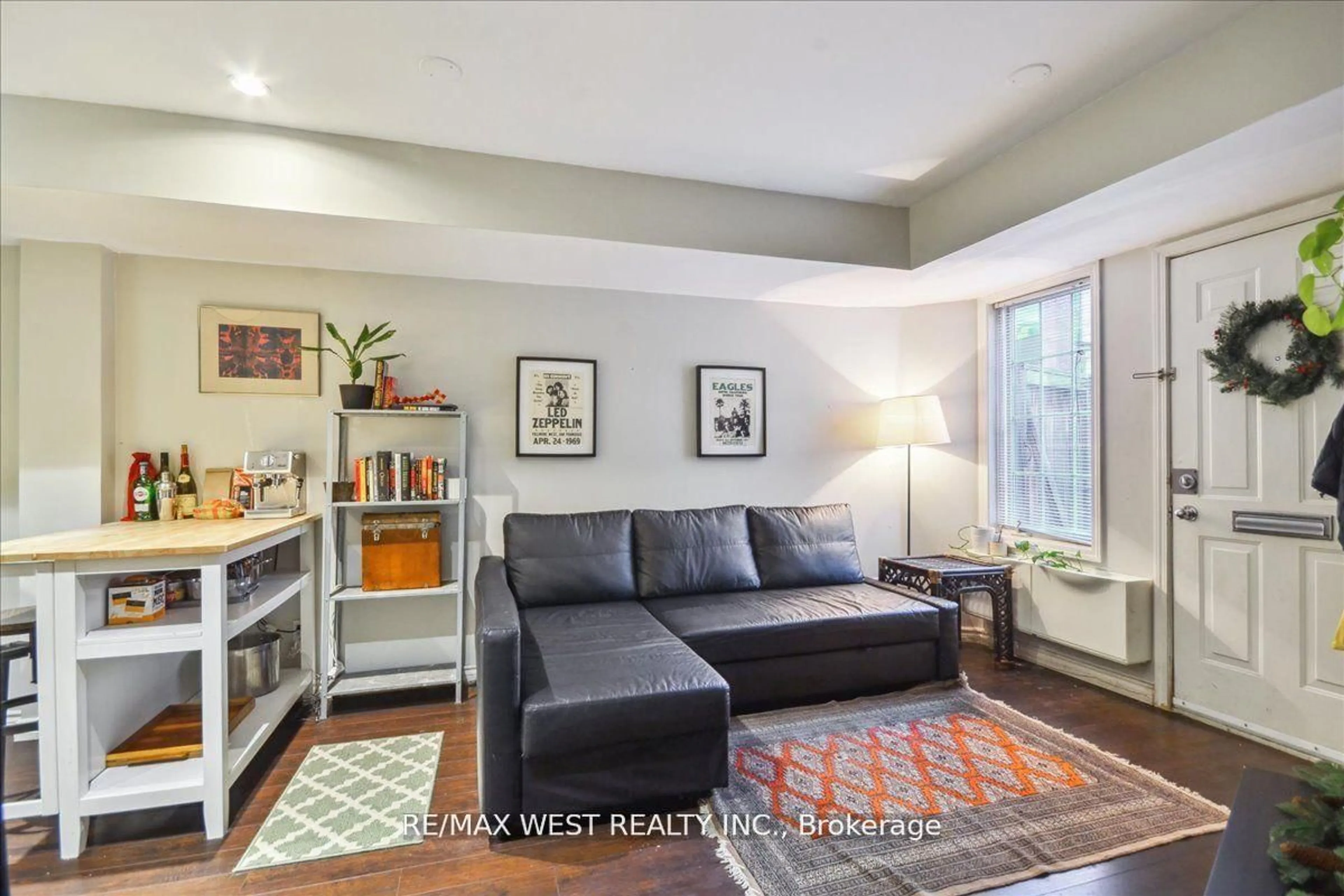 Living room with furniture, unknown for 11 Niagara St #31, Toronto Ontario M5V 3N9