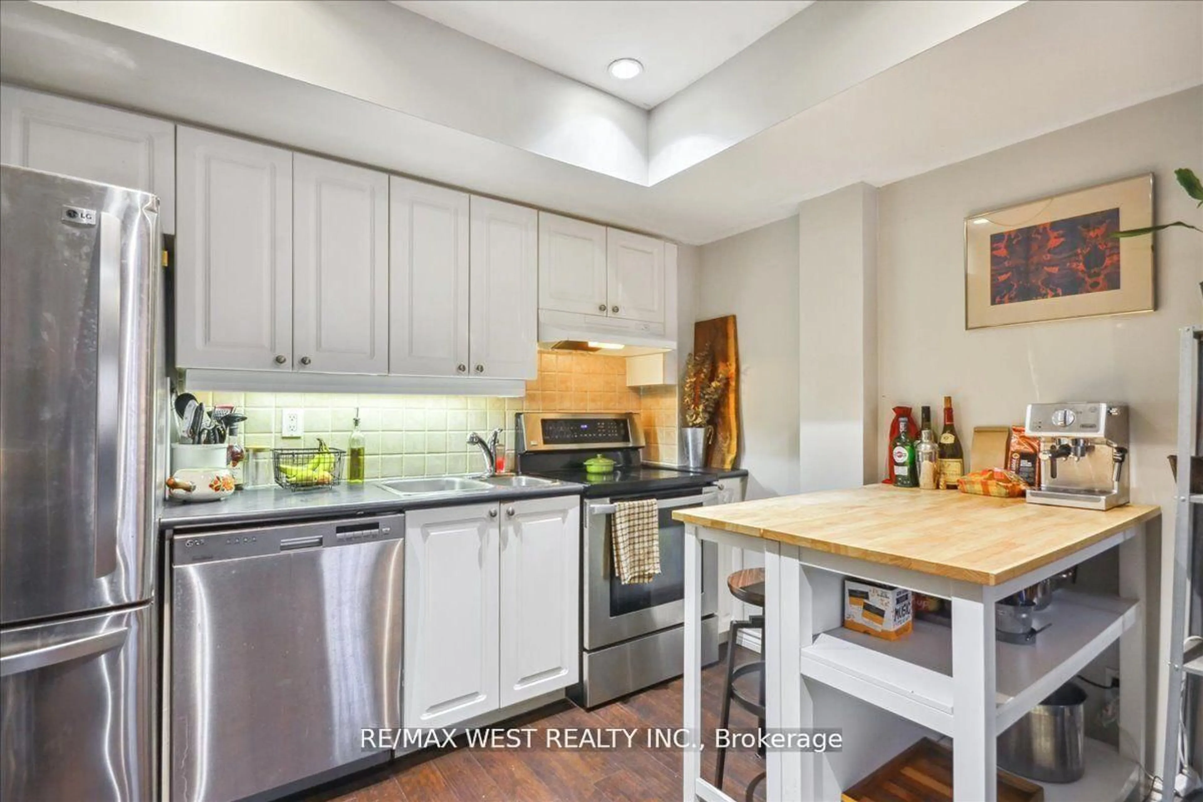 Open concept kitchen, unknown for 11 Niagara St #31, Toronto Ontario M5V 3N9