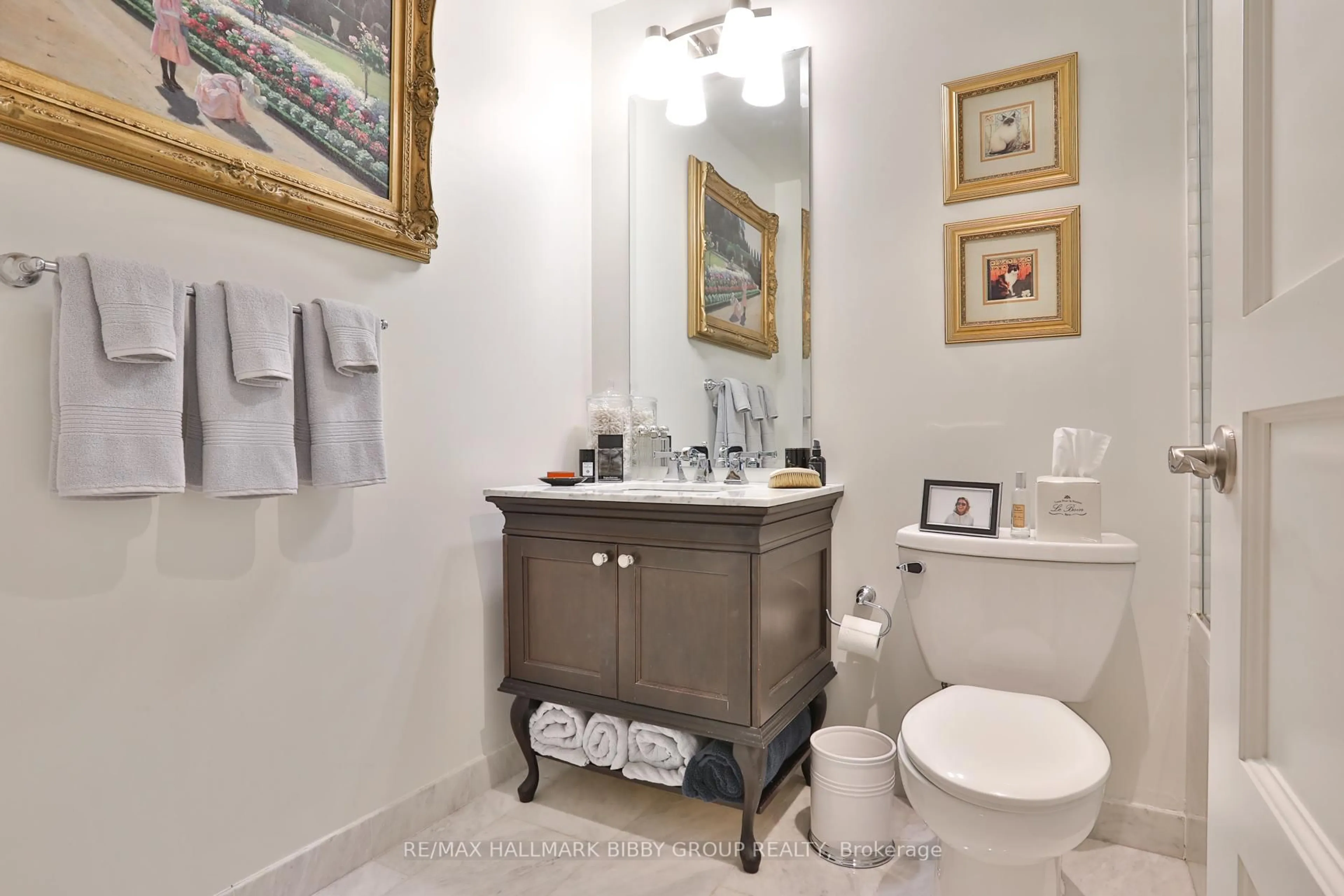 Standard bathroom, ceramic/tile floor for 22 Leader Lane #520, Toronto Ontario M5E 0B2
