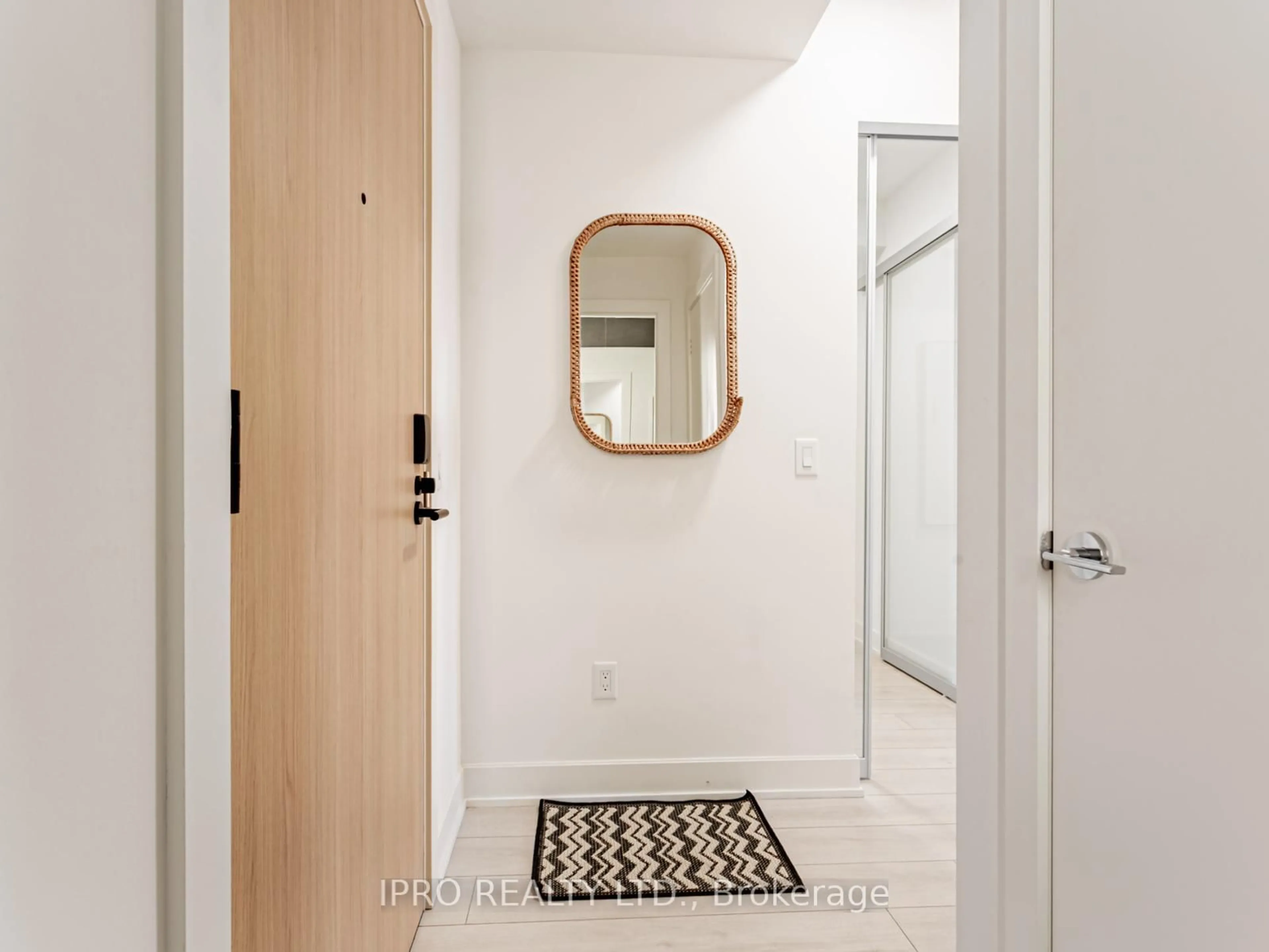 Indoor entryway for 15 Mercer St #419, Toronto Ontario M5V 1H2