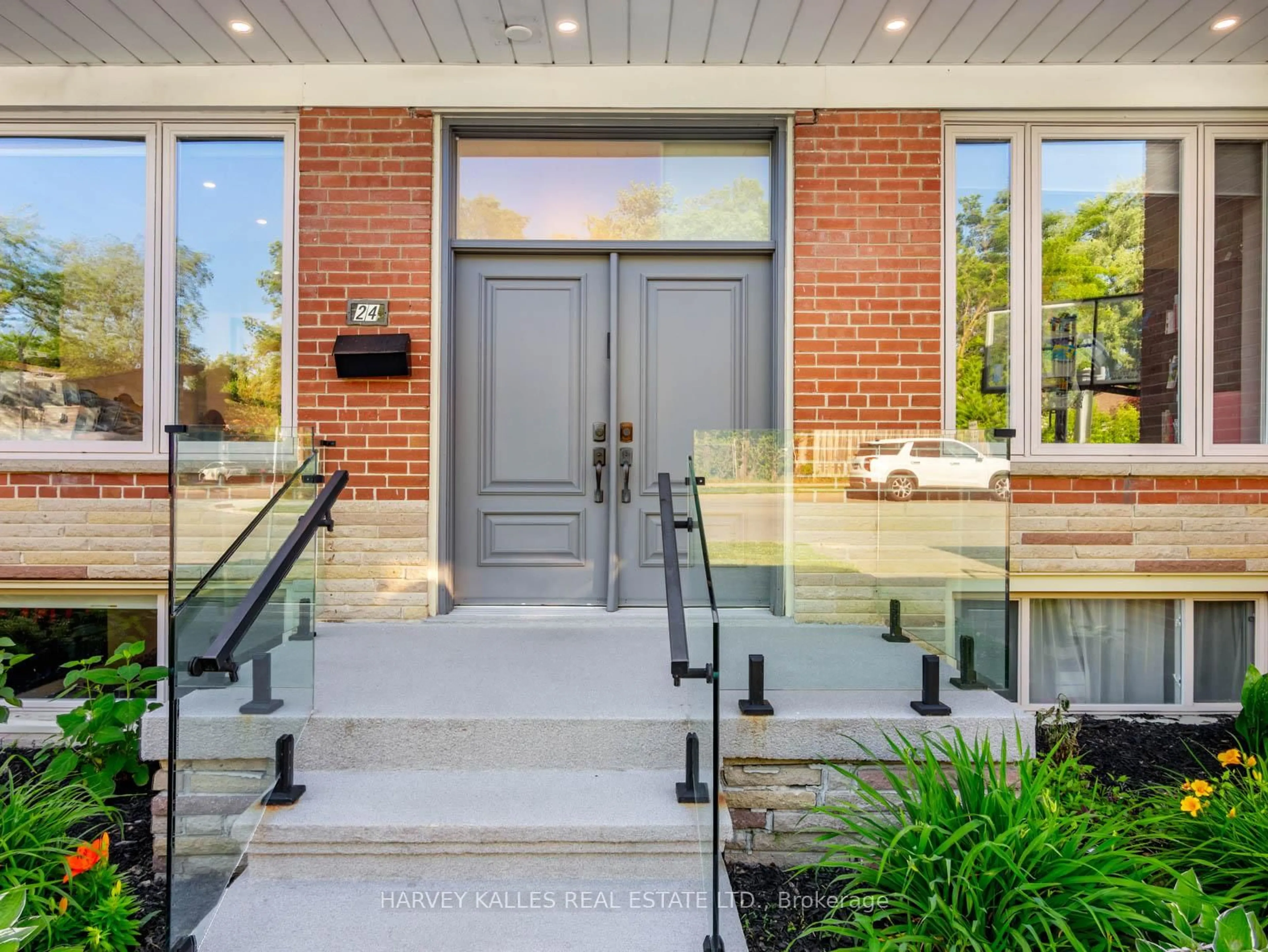 Indoor entryway for 24 Yeomans Rd, Toronto Ontario M3H 3J5