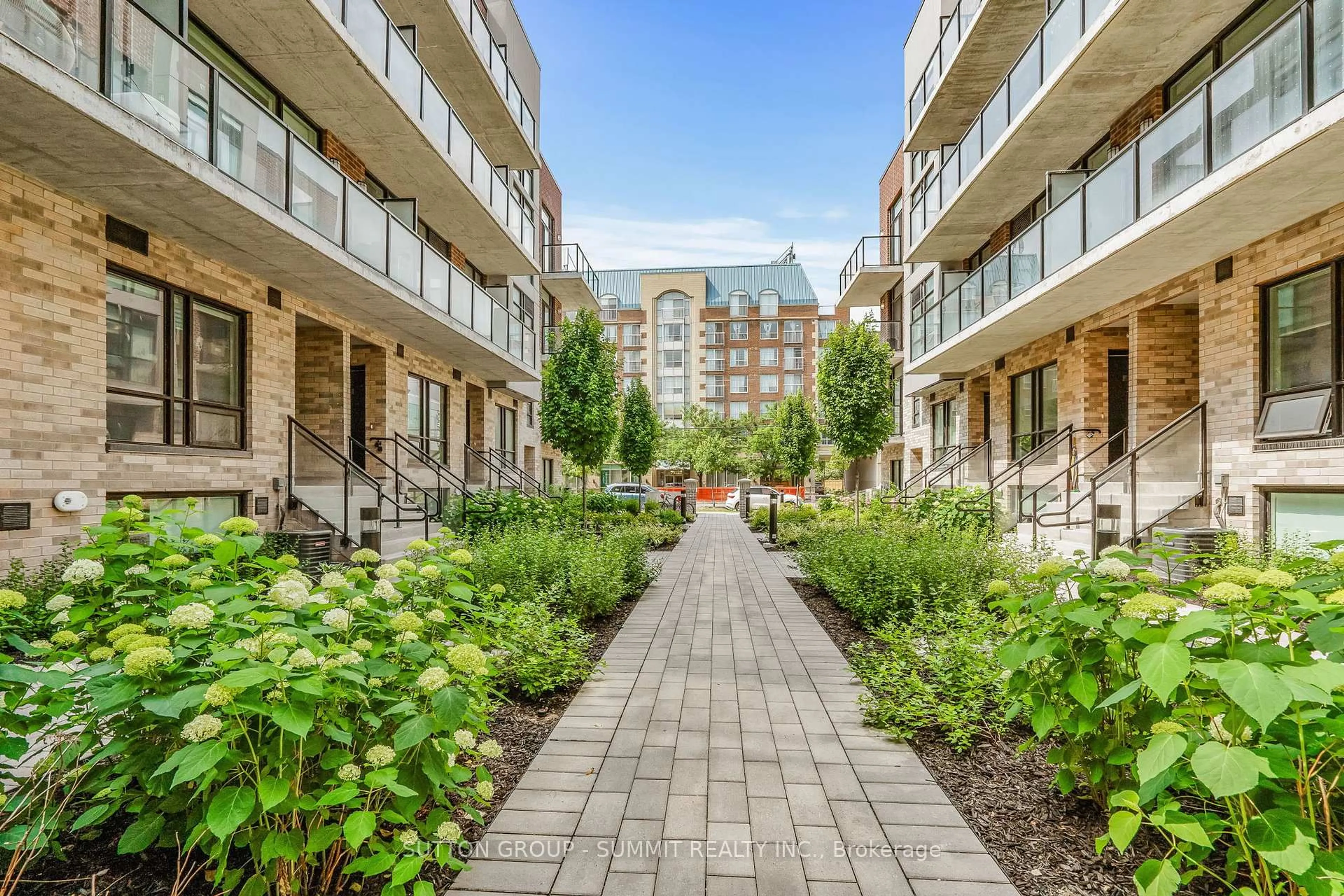 Patio, street for 861 Sheppard Ave #18, Toronto Ontario M3H 0E9