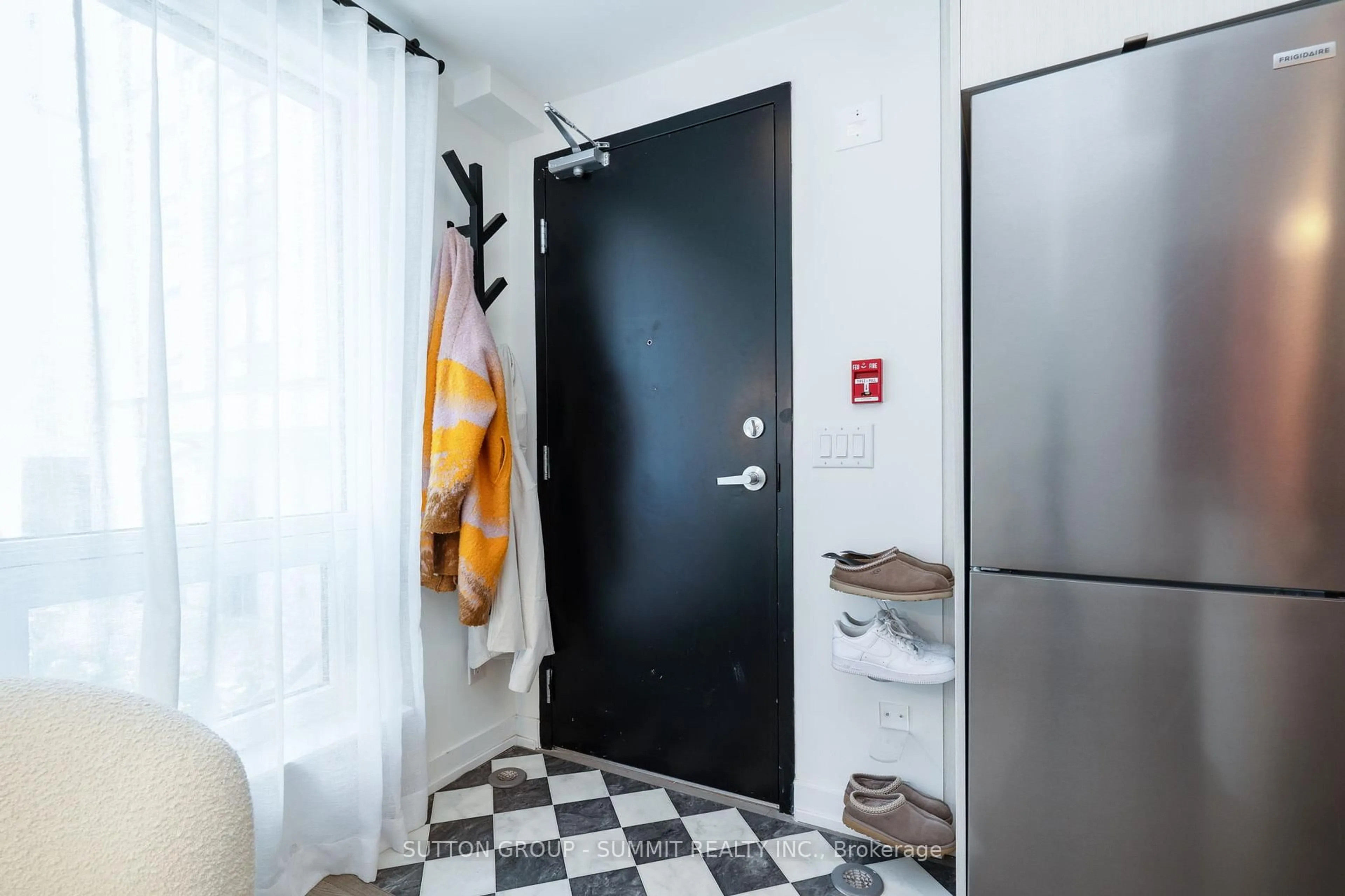 Indoor entryway for 861 Sheppard Ave #18, Toronto Ontario M3H 0E9