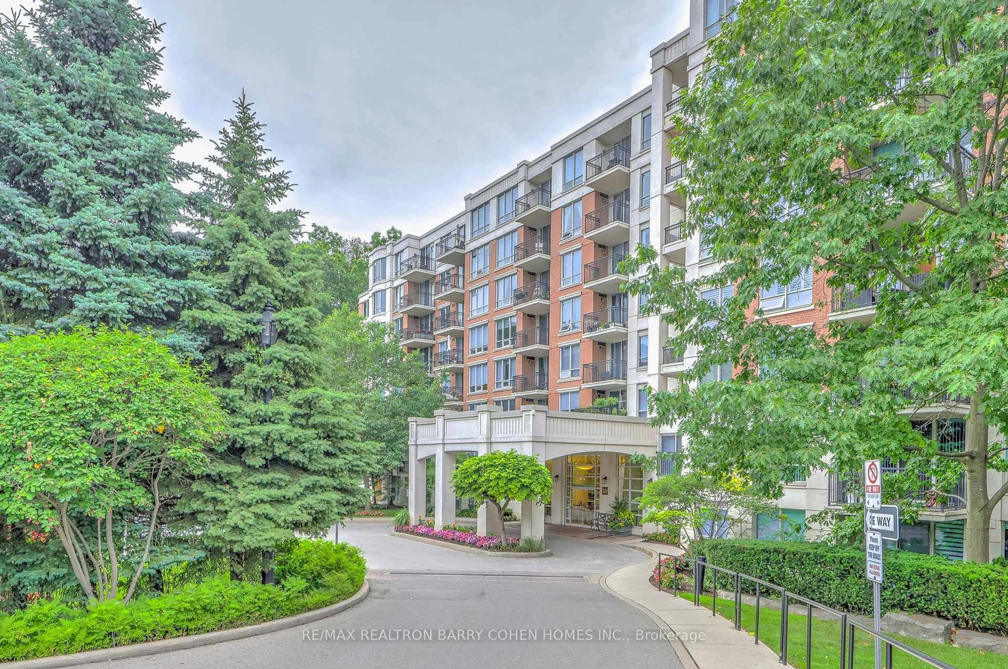 Indoor foyer for 38 William Carson Cres #115, Toronto Ontario M2P 2H2