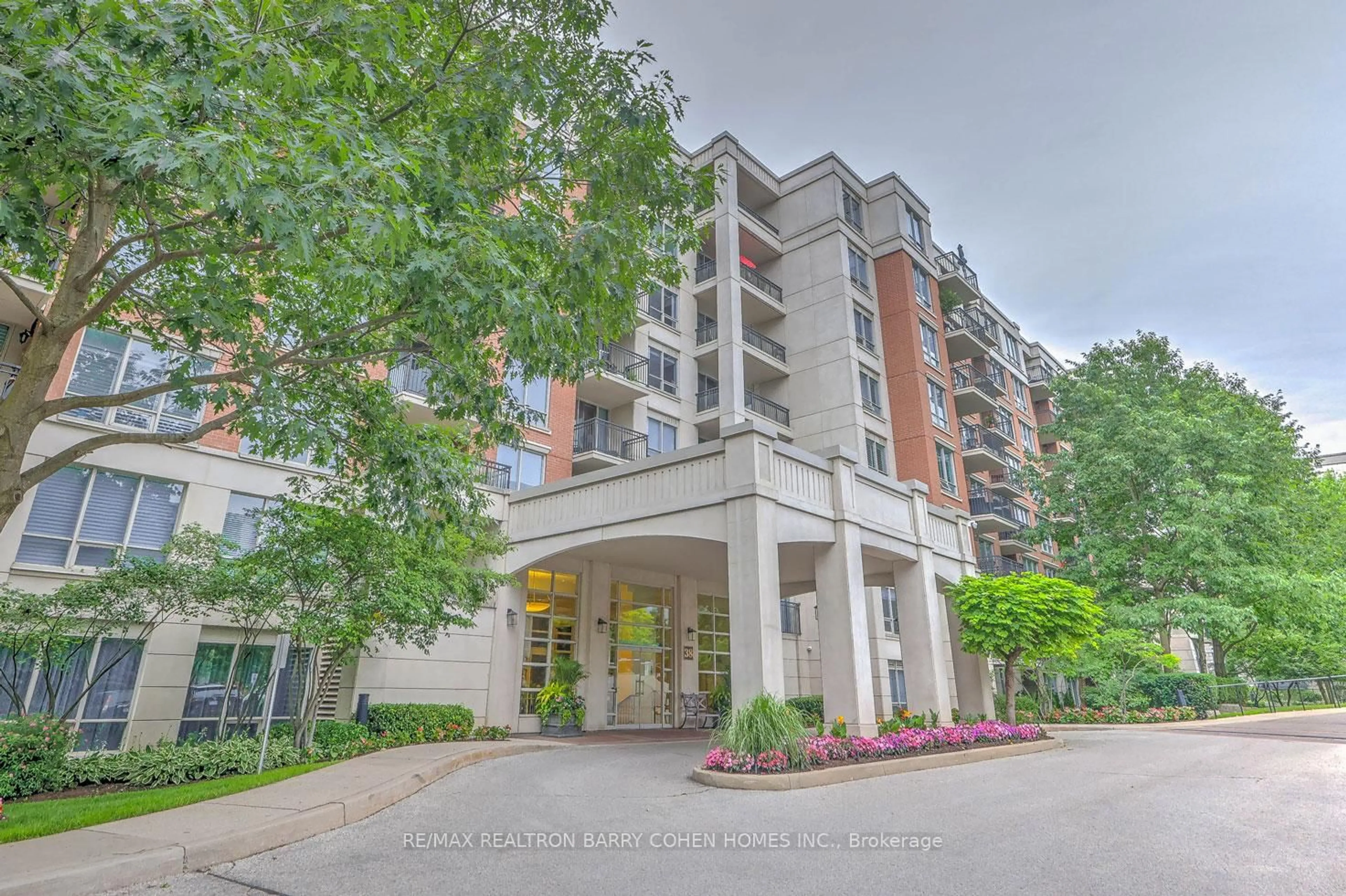 Indoor foyer for 38 William Carson Cres #115, Toronto Ontario M2P 2H2