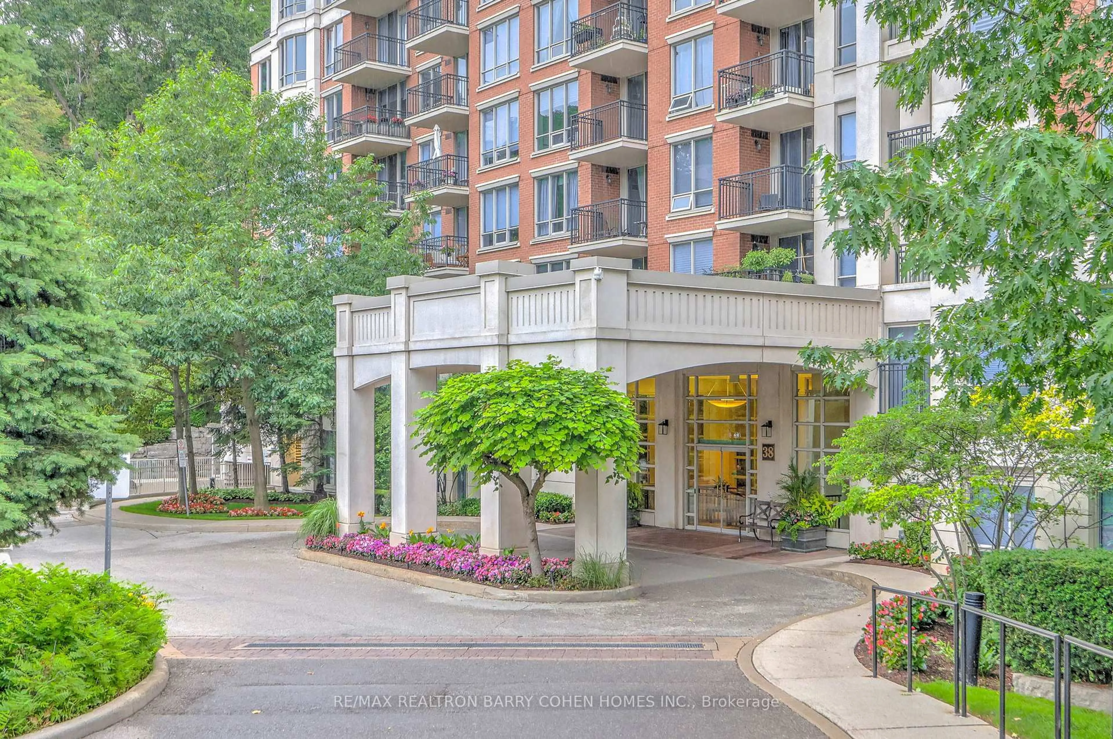 Indoor foyer for 38 William Carson Cres #115, Toronto Ontario M2P 2H2