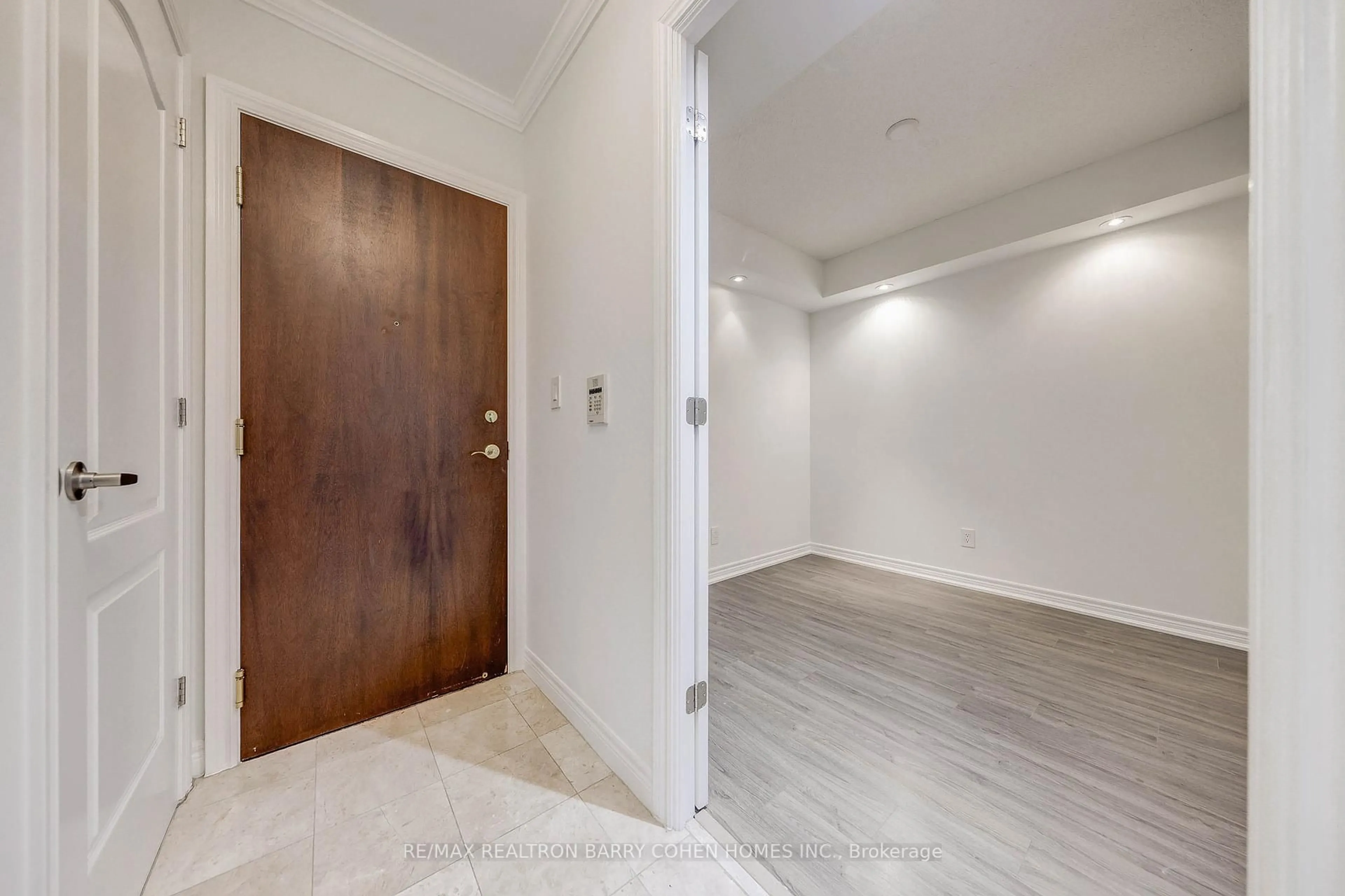 Indoor entryway for 38 William Carson Cres #115, Toronto Ontario M2P 2H2