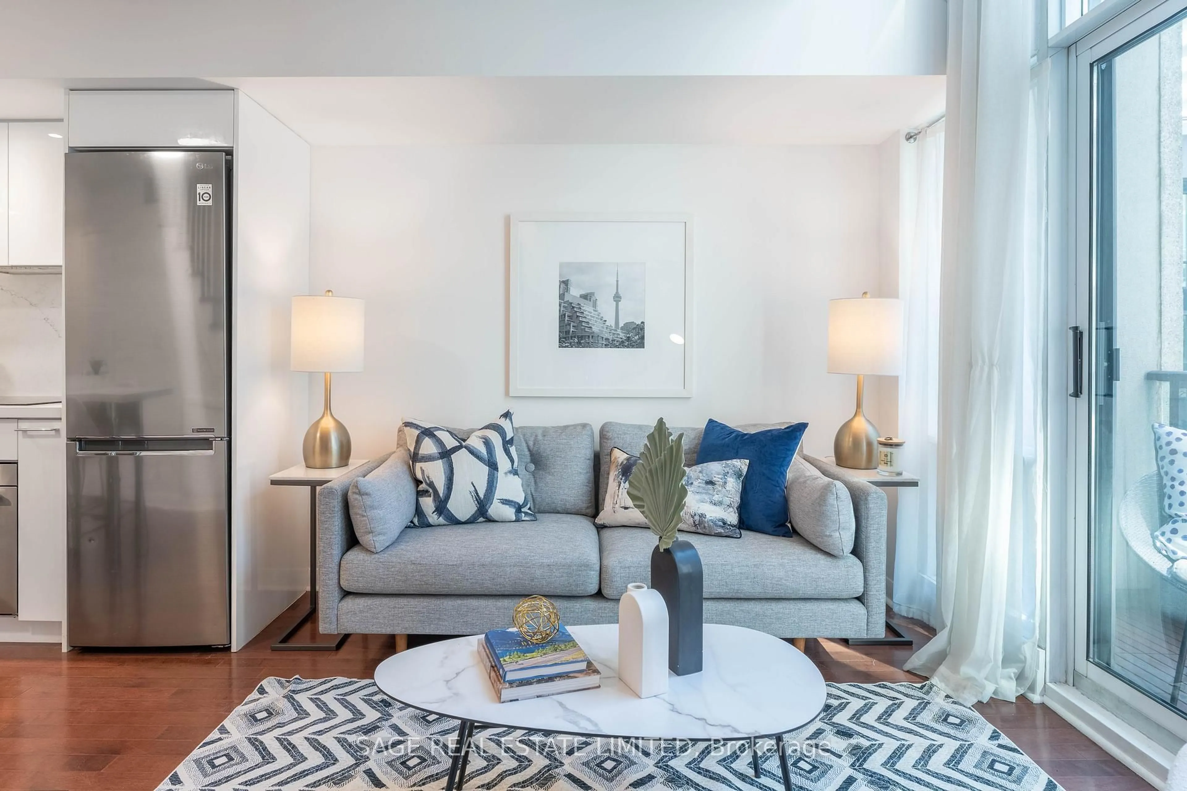 Living room with furniture, carpet floor for 600 Fleet St #832, Toronto Ontario M5V 1B7
