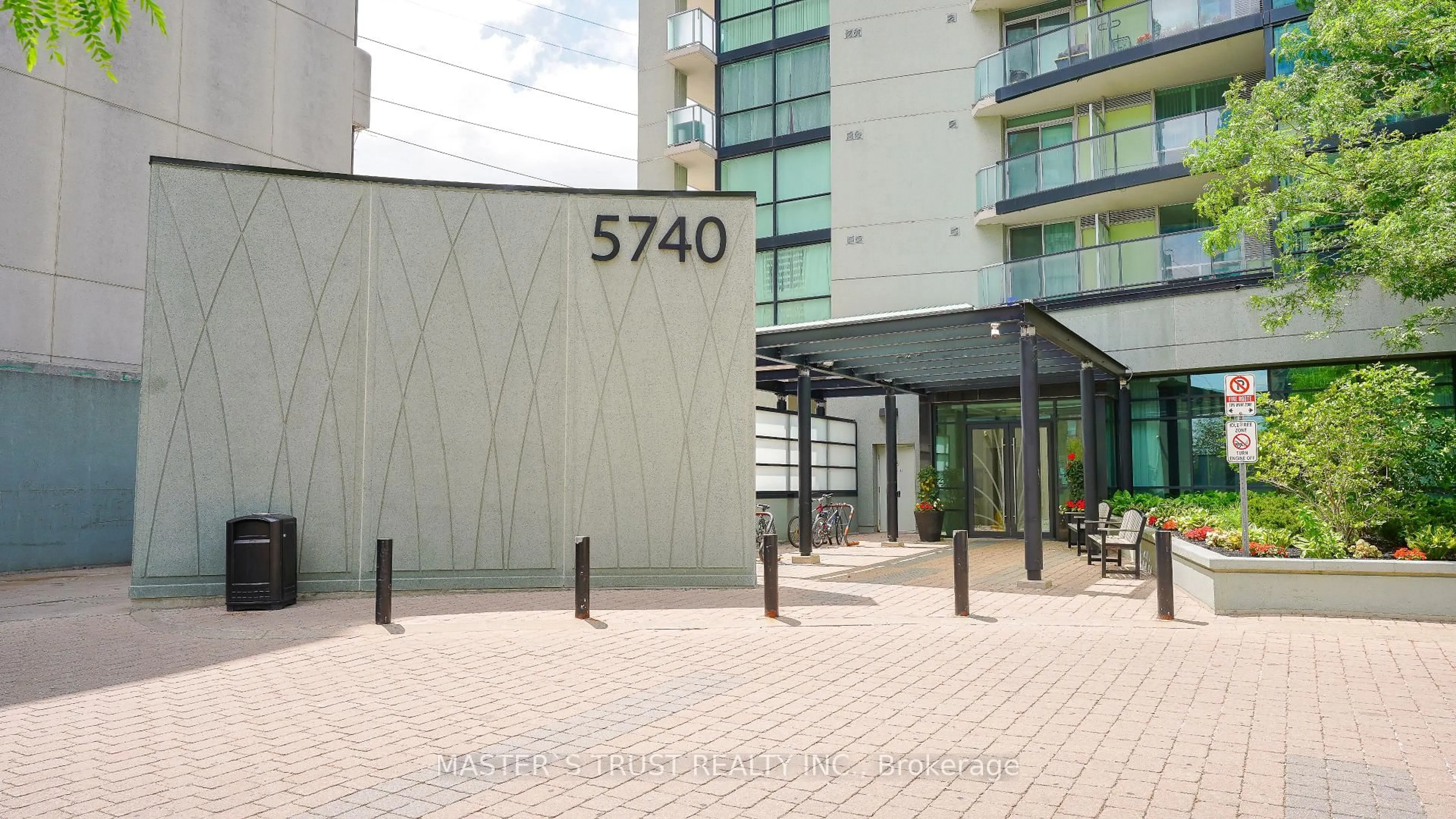 Indoor foyer for 5740 Yonge St #501, Toronto Ontario M2M 0B1