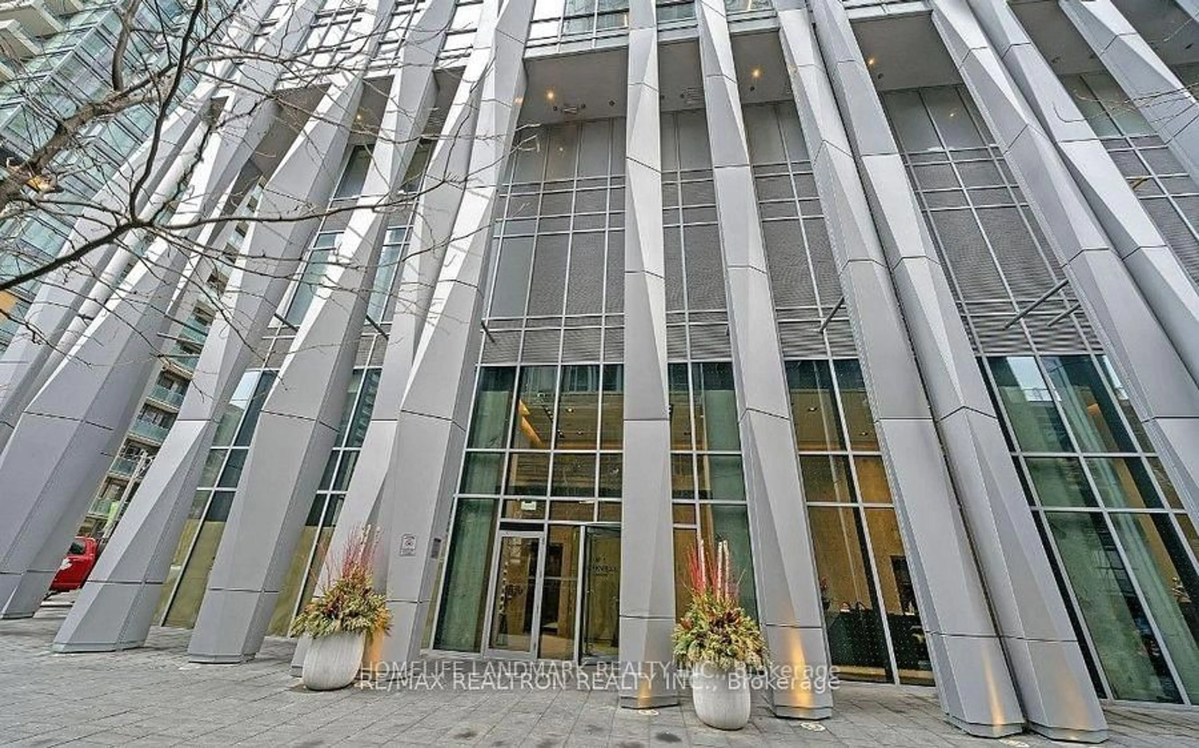 Indoor foyer for 1 Yorkville Ave #05, Toronto Ontario M4W 0B1