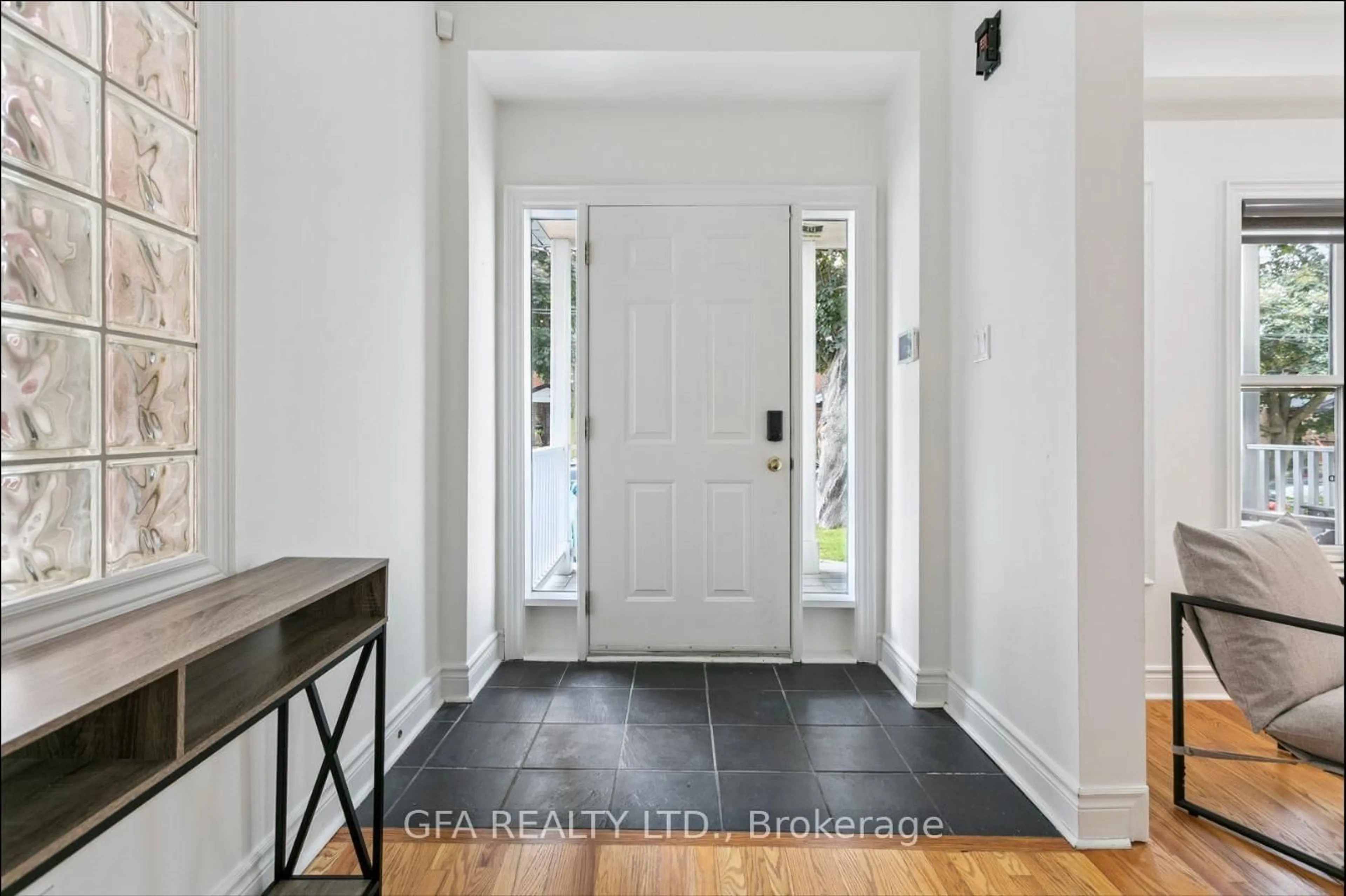 Indoor entryway for 423 Manor Rd, Toronto Ontario M4S 1T1