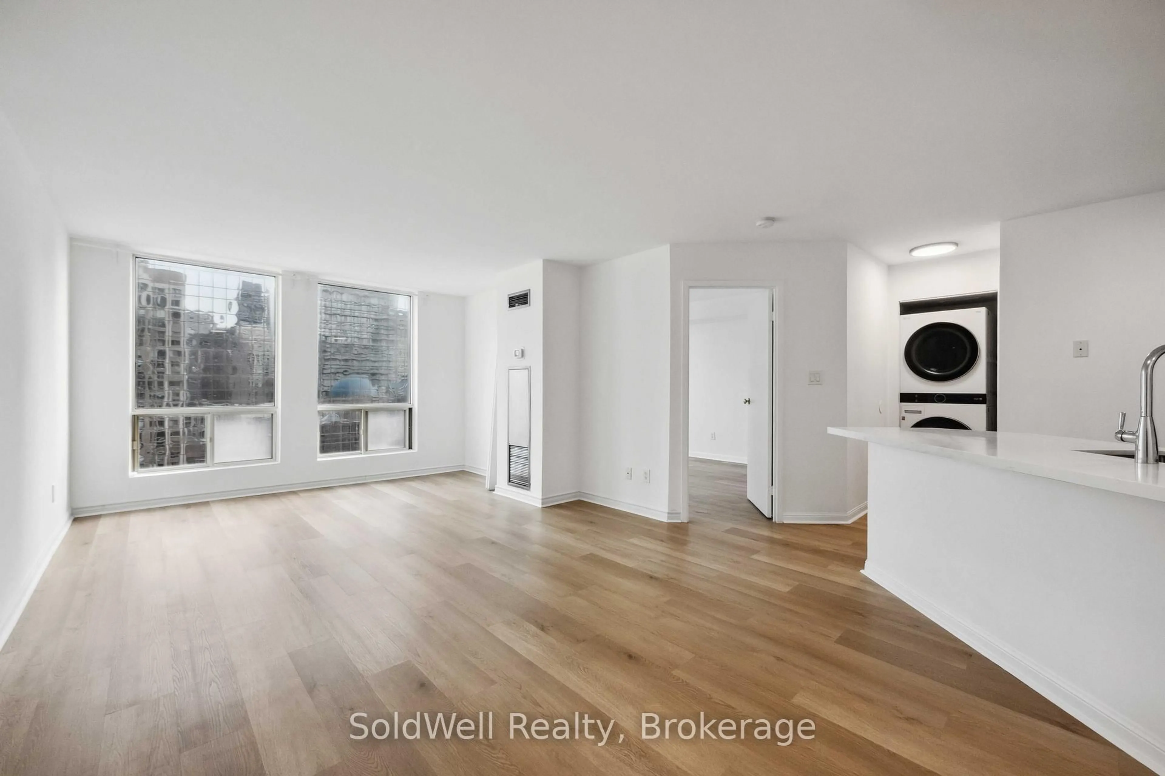 A pic of a room for 25 Grenville St #1802, Toronto Ontario M4Y 2X5