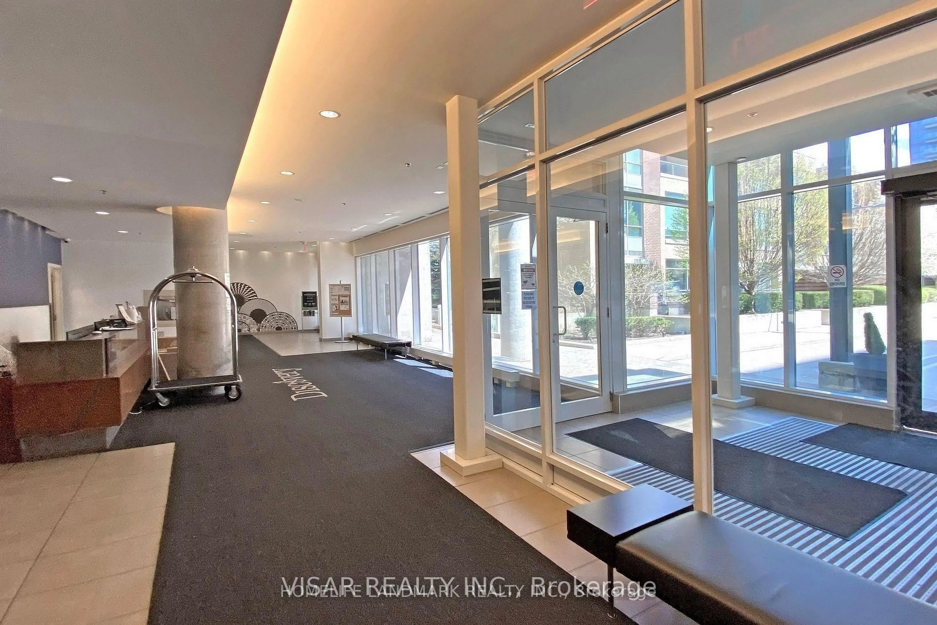 Indoor foyer for 15 Singer Crt #509, Toronto Ontario M2K 0B1