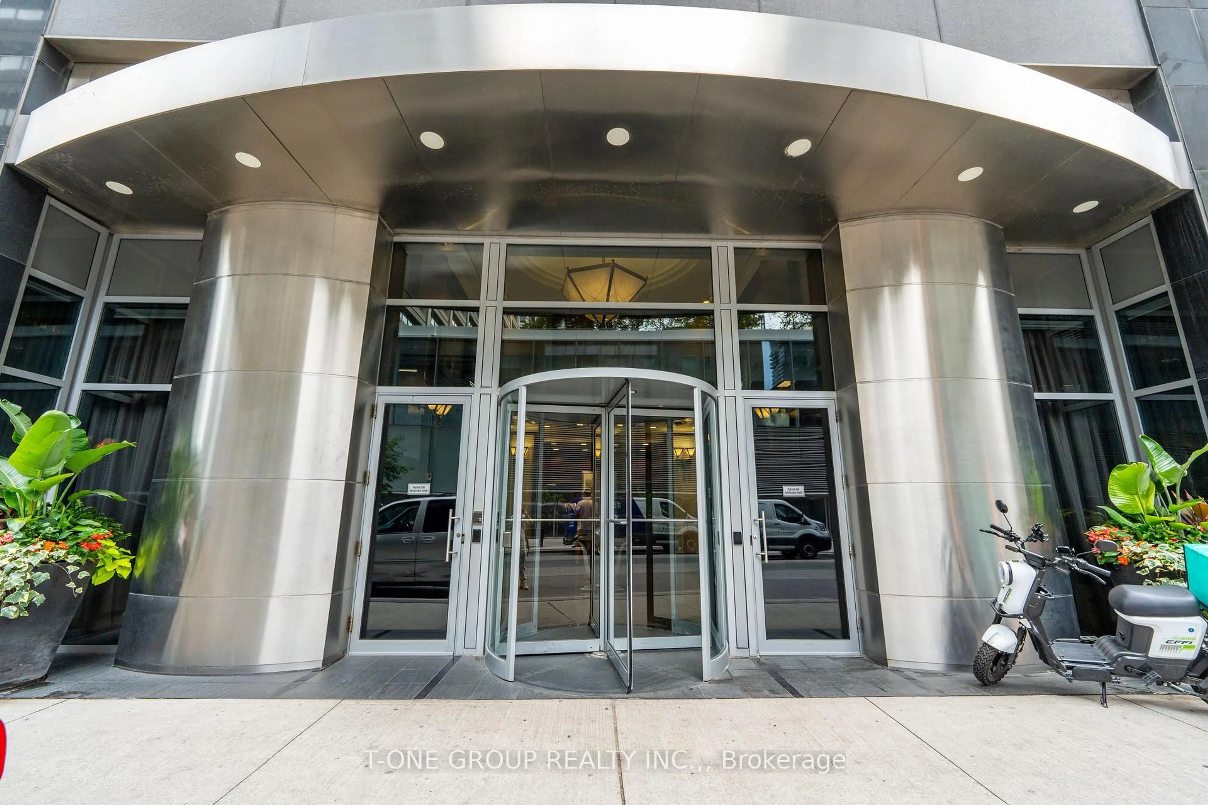 Indoor foyer for 35 Balmuto St #1101, Toronto Ontario M4Y 0A3