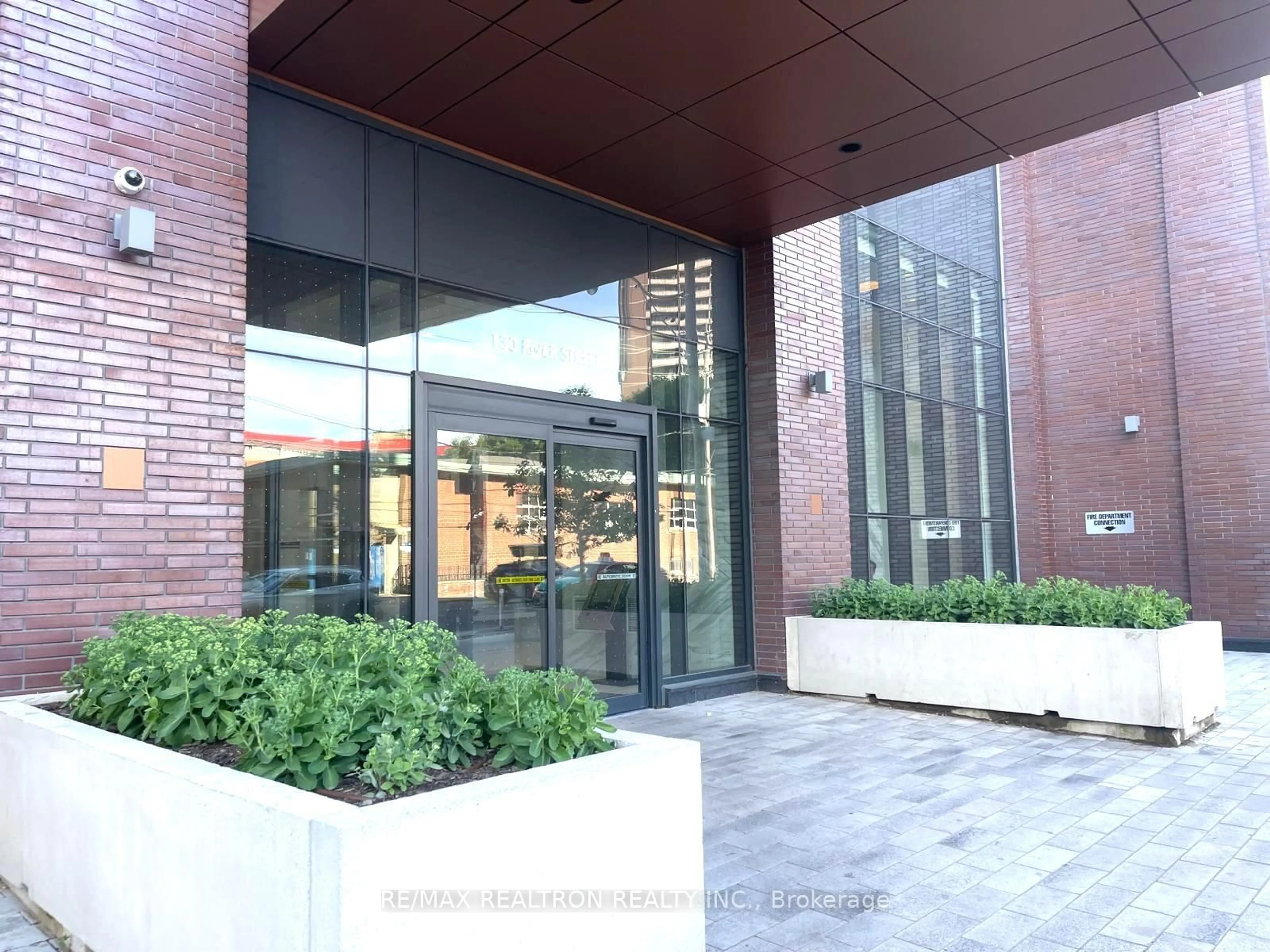 Indoor foyer for 130 River St #2404, Toronto Ontario M5A 0R8