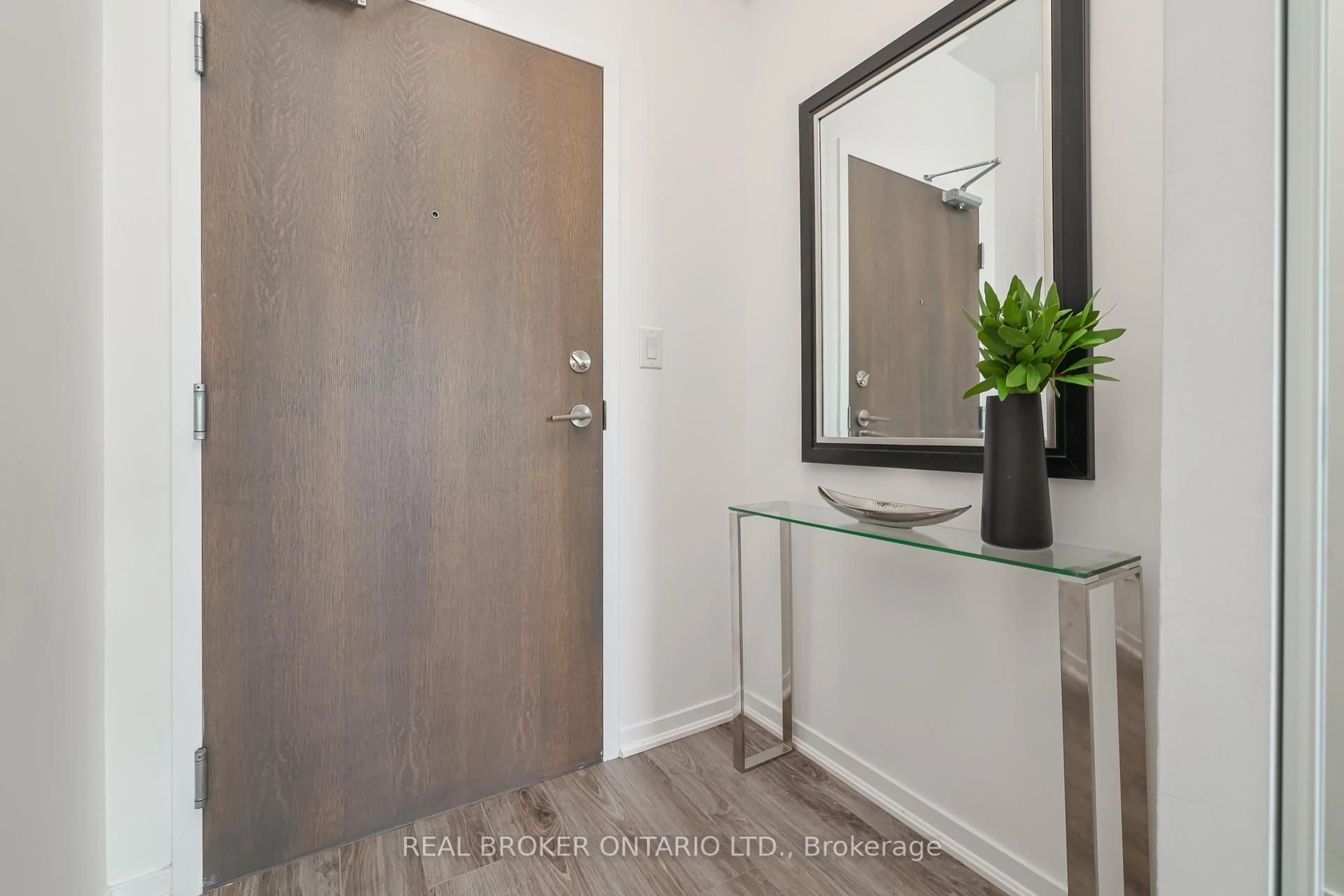 Indoor entryway for 68 Abell St #1129, Toronto Ontario M6J 0A9