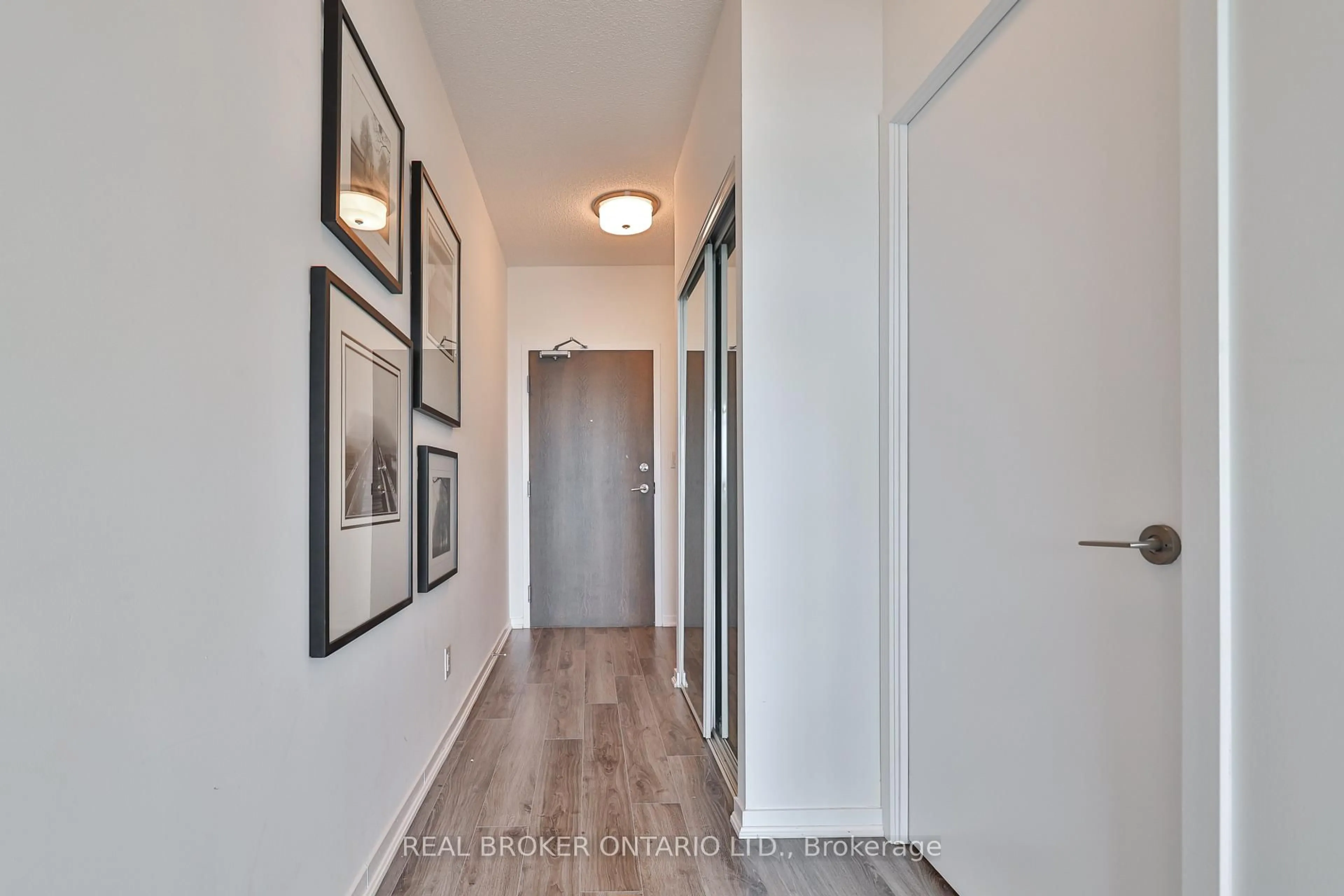 Indoor entryway for 68 Abell St #1129, Toronto Ontario M6J 0A9