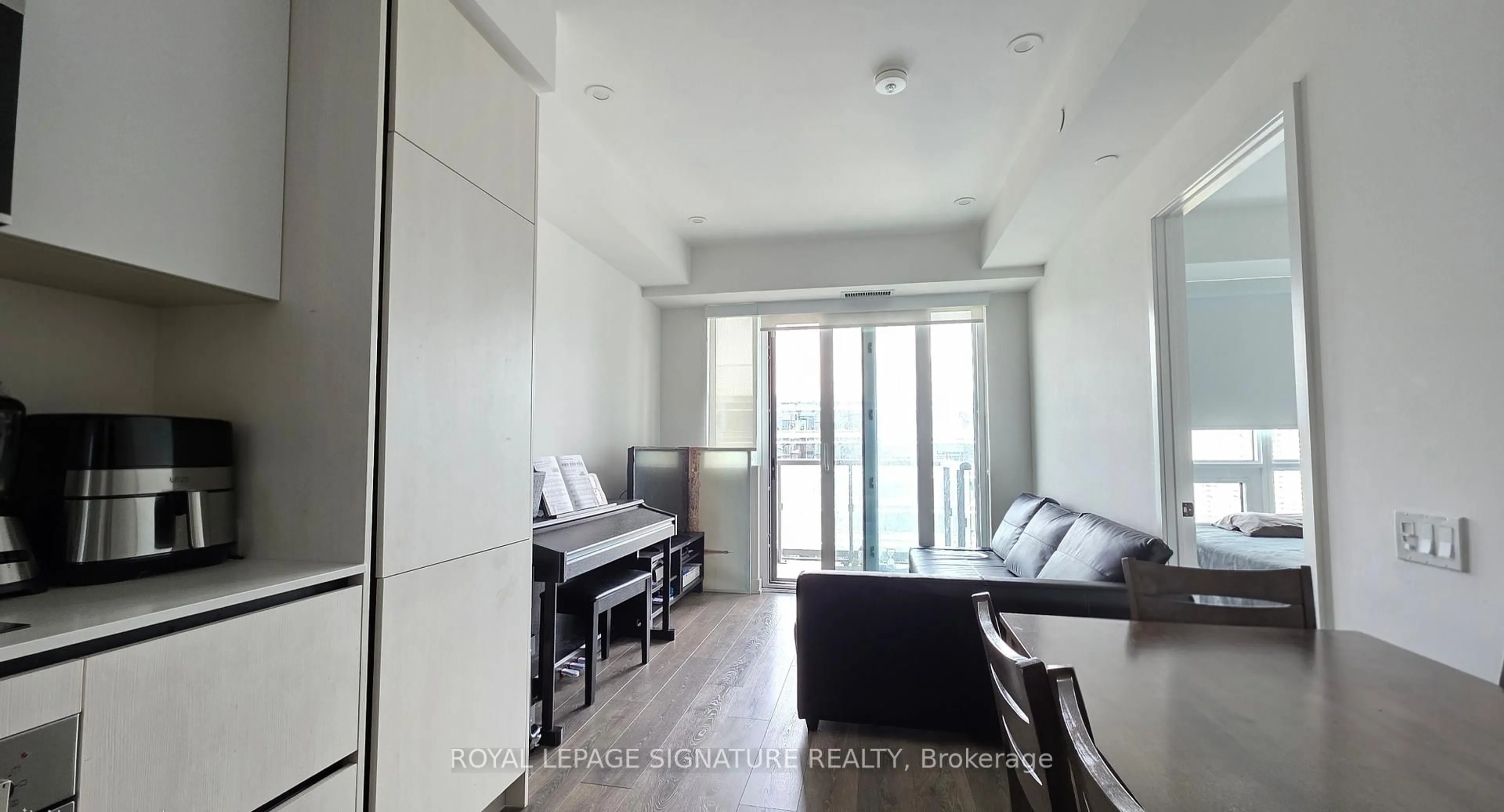 A pic of a room for 108 Peter St #2101, Toronto Ontario M5V 0W2