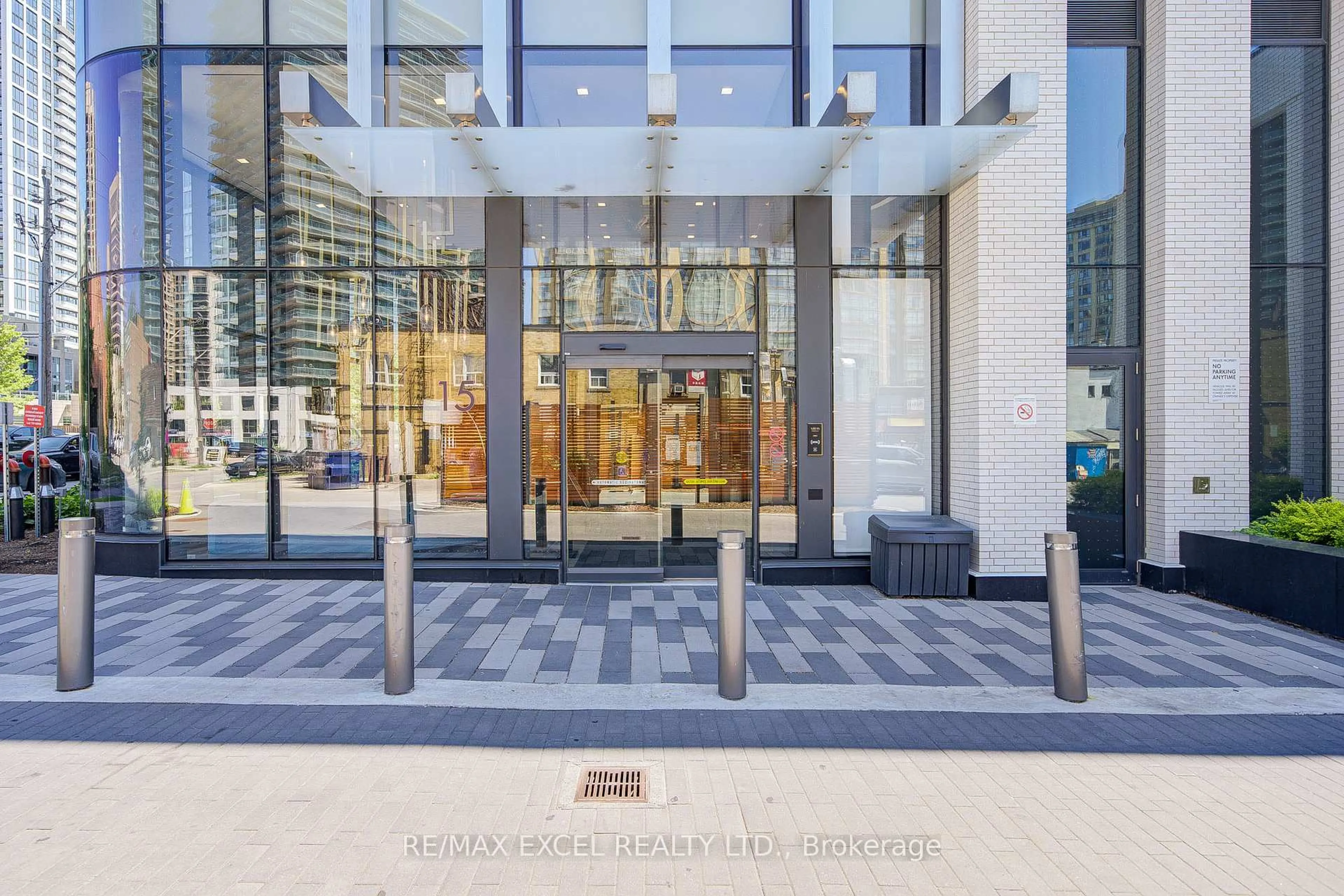 Indoor foyer for 15 Holmes Ave #2807, Toronto Ontario M2N 0L4