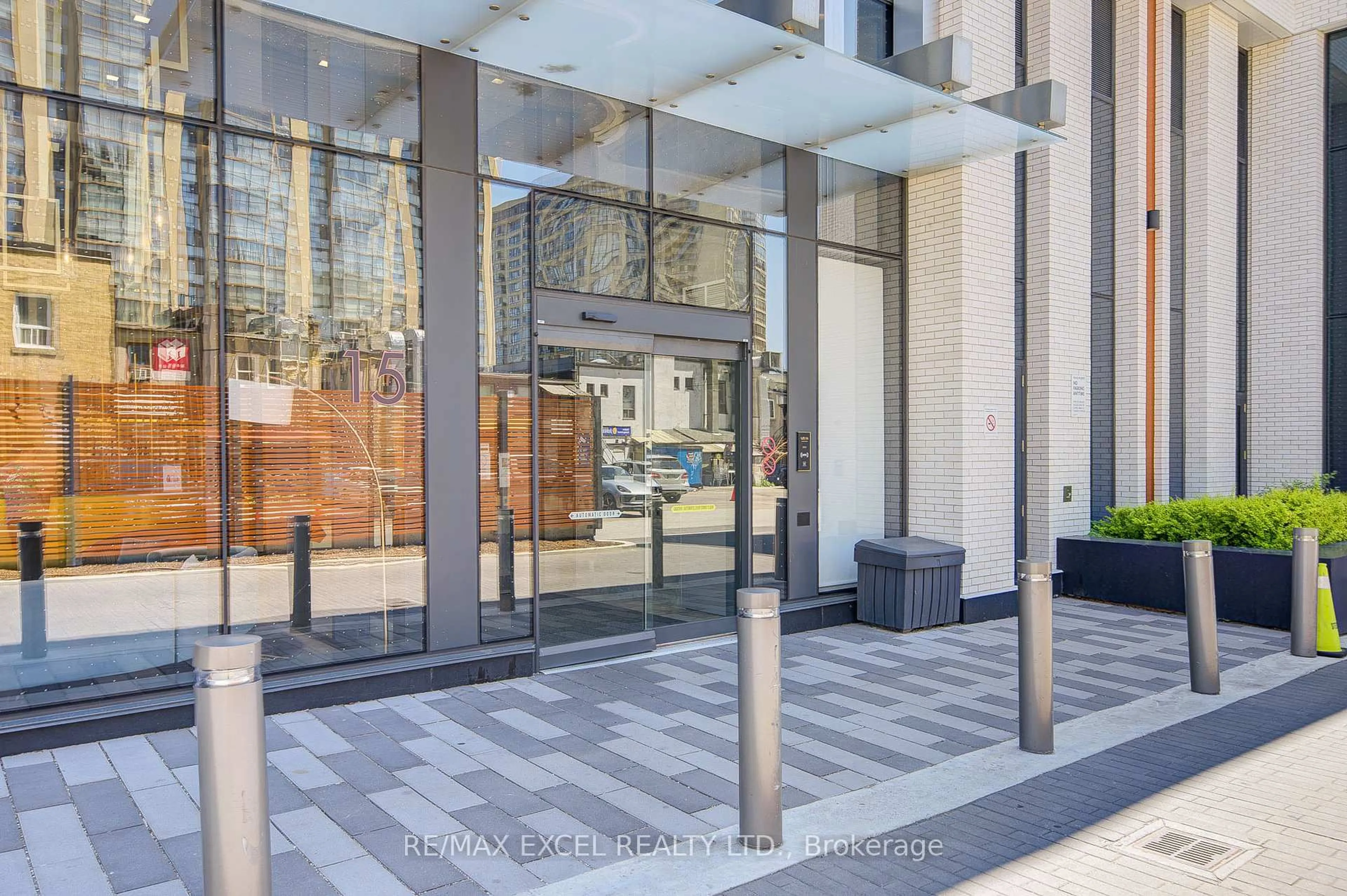 Indoor foyer for 15 Holmes Ave #2807, Toronto Ontario M2N 0L4