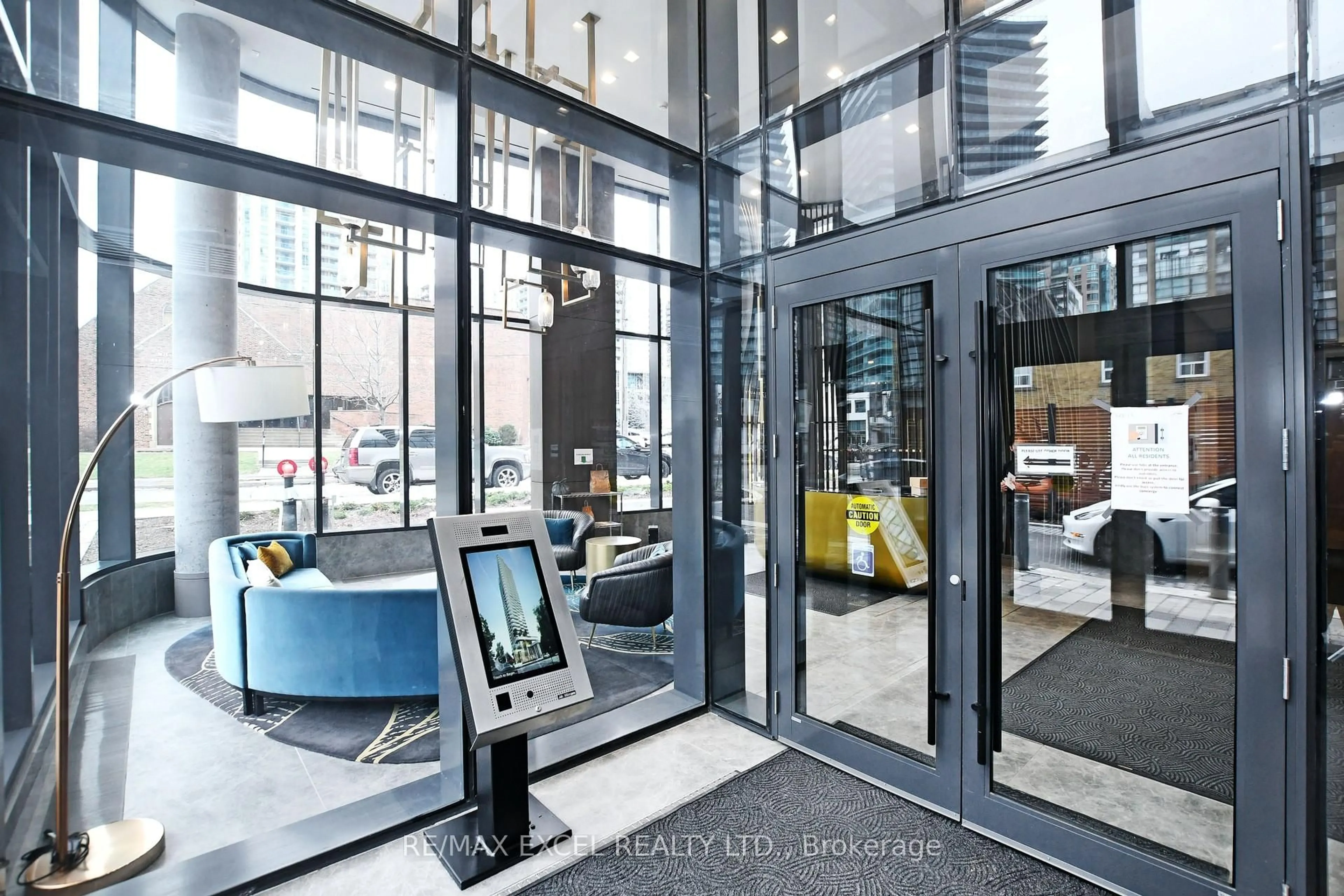 Indoor foyer for 15 Holmes Ave #2807, Toronto Ontario M2N 0L4