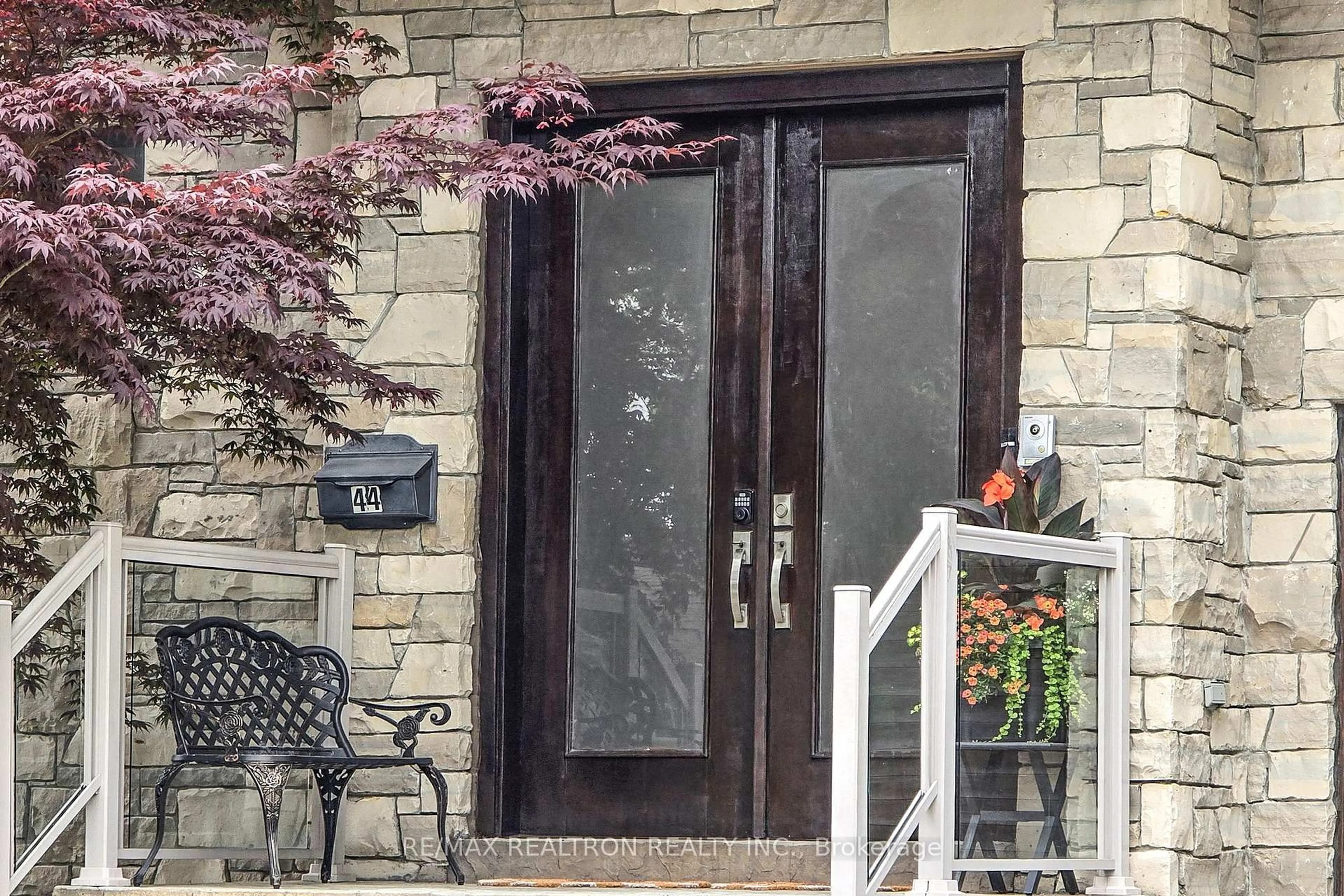 Indoor entryway for 44 Tefley Rd, Toronto Ontario M2M 1C7