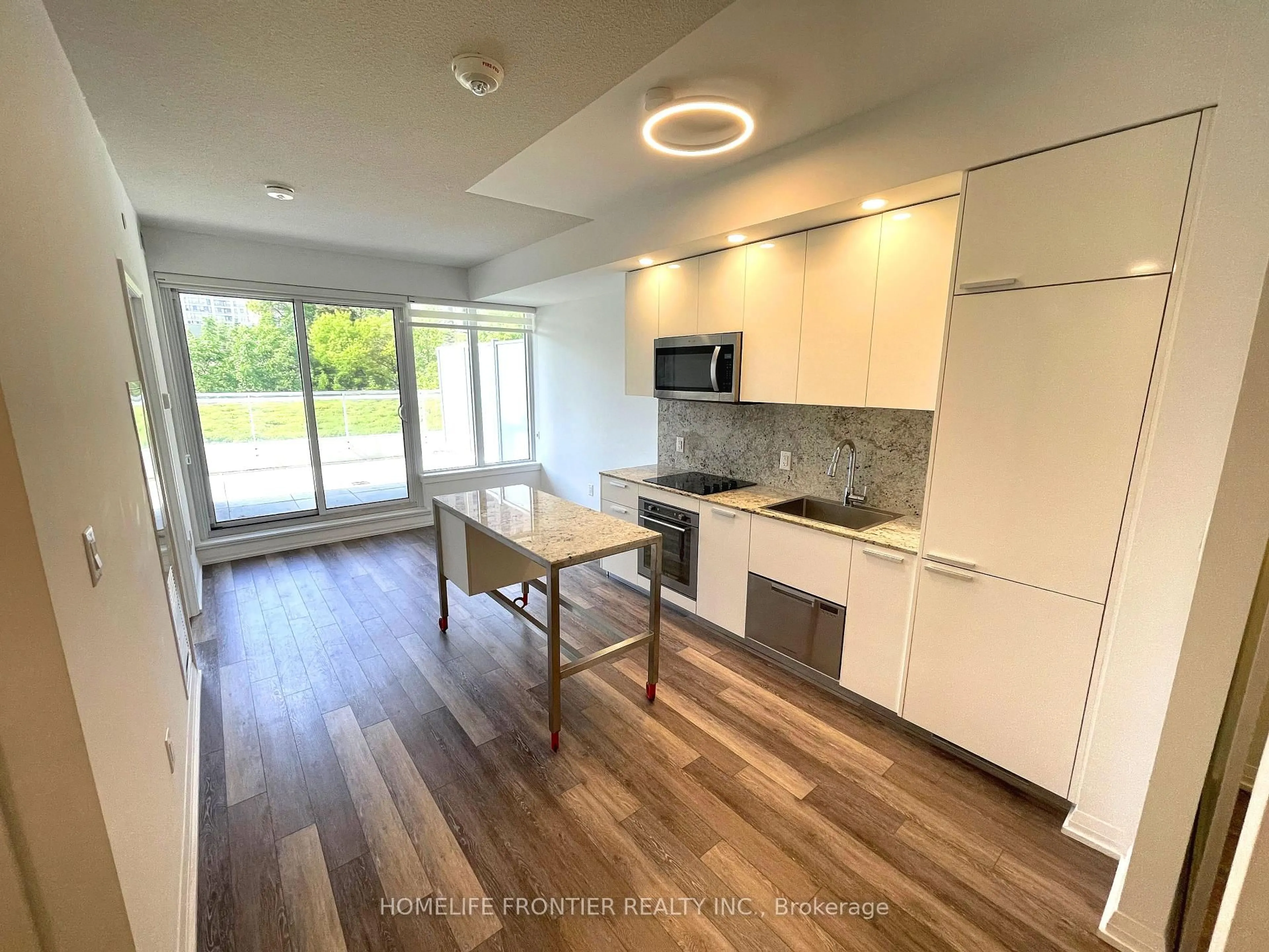 Open concept kitchen, wood/laminate floor for 75 Canterbury Pl #312, Toronto Ontario M2N 0L2