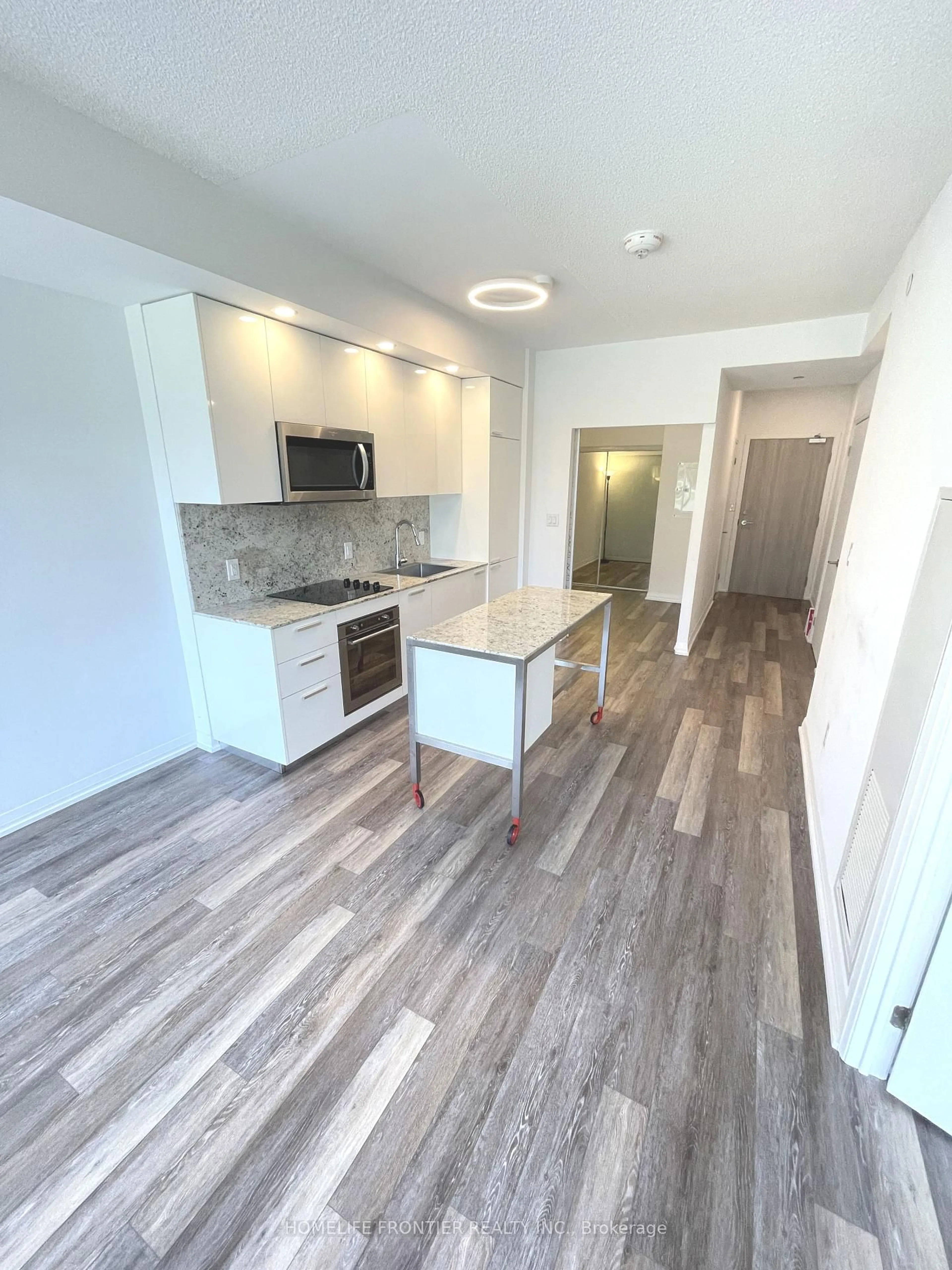 Open concept kitchen, wood/laminate floor for 75 Canterbury Pl #312, Toronto Ontario M2N 0L2