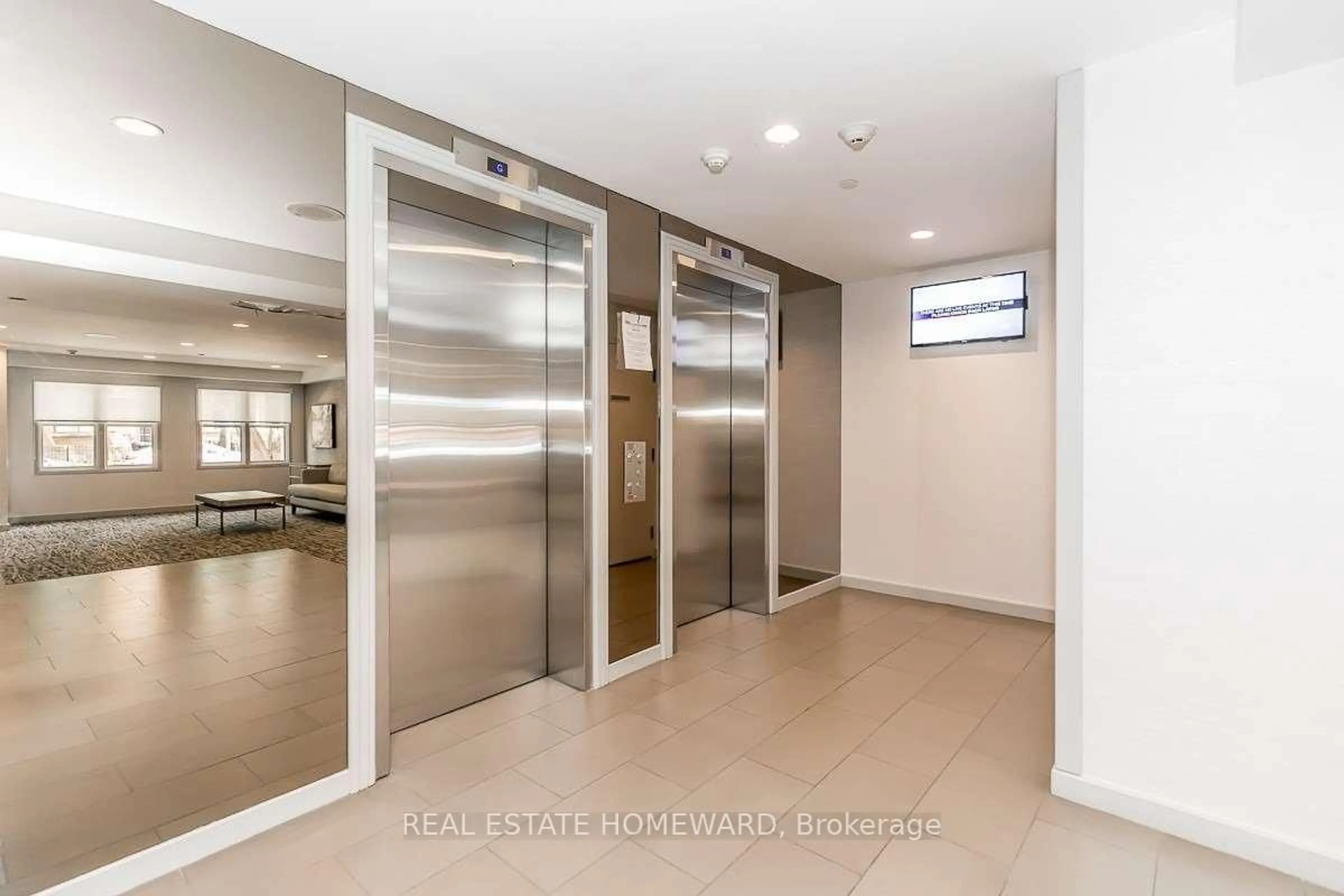 Indoor foyer for 60 Homewood Ave #533, Toronto Ontario M4Y 2X4