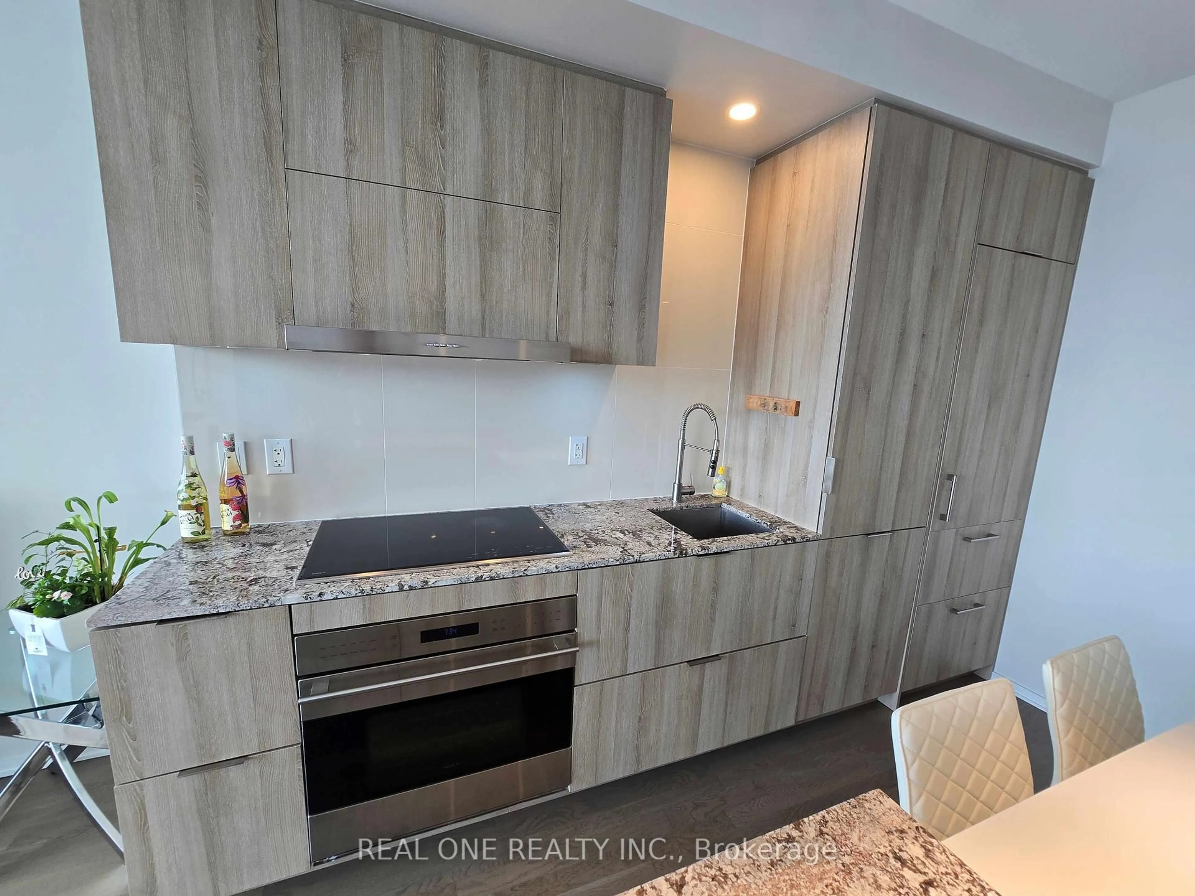 Open concept kitchen, ceramic/tile floor for 1 BLOOR St #4205, Toronto Ontario M4W 0A8