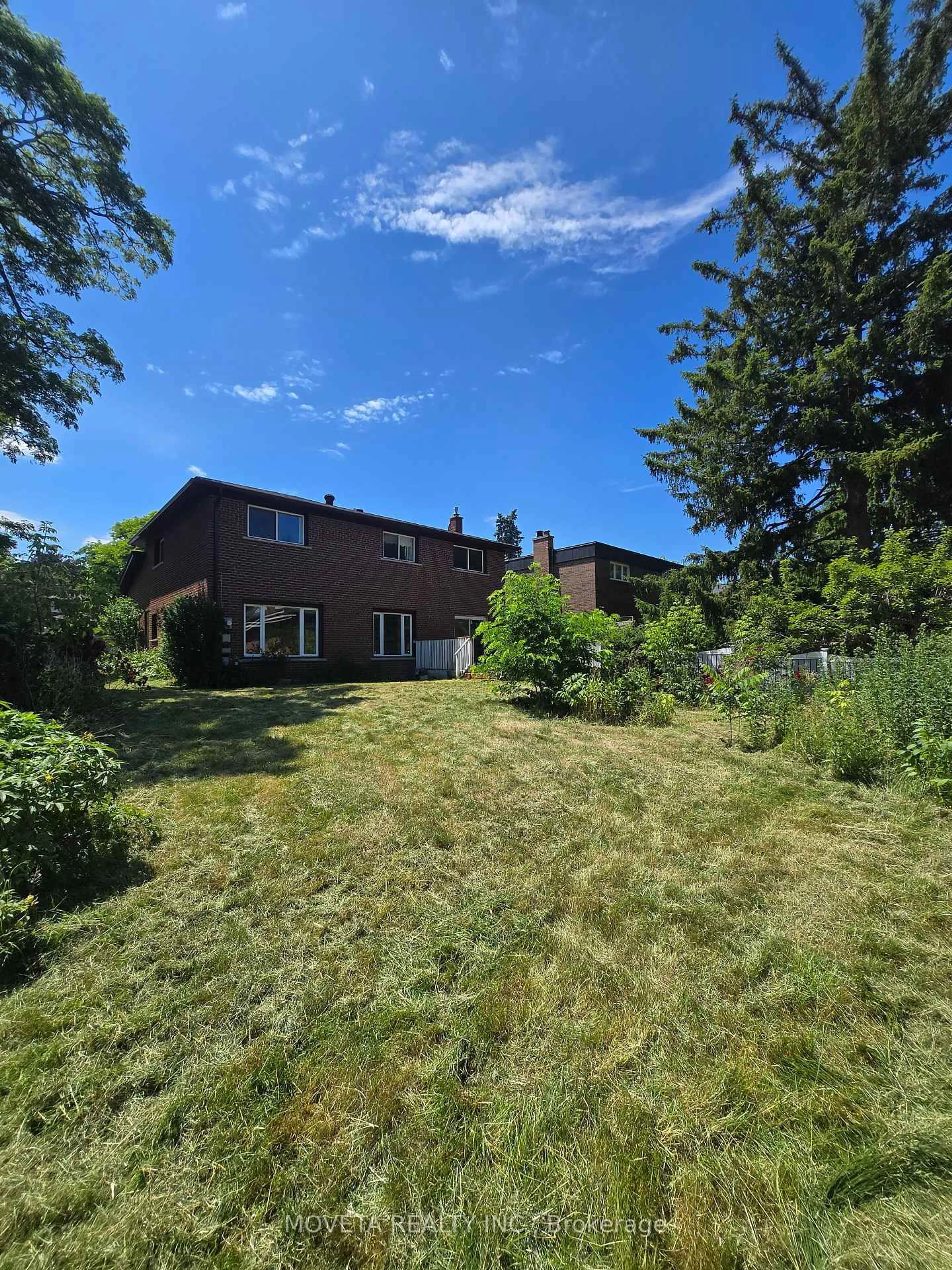 A pic from outside/outdoor area/front of a property/back of a property/a pic from drone, unknown for 48 Beardmore Cres, Toronto Ontario M2K 2P5