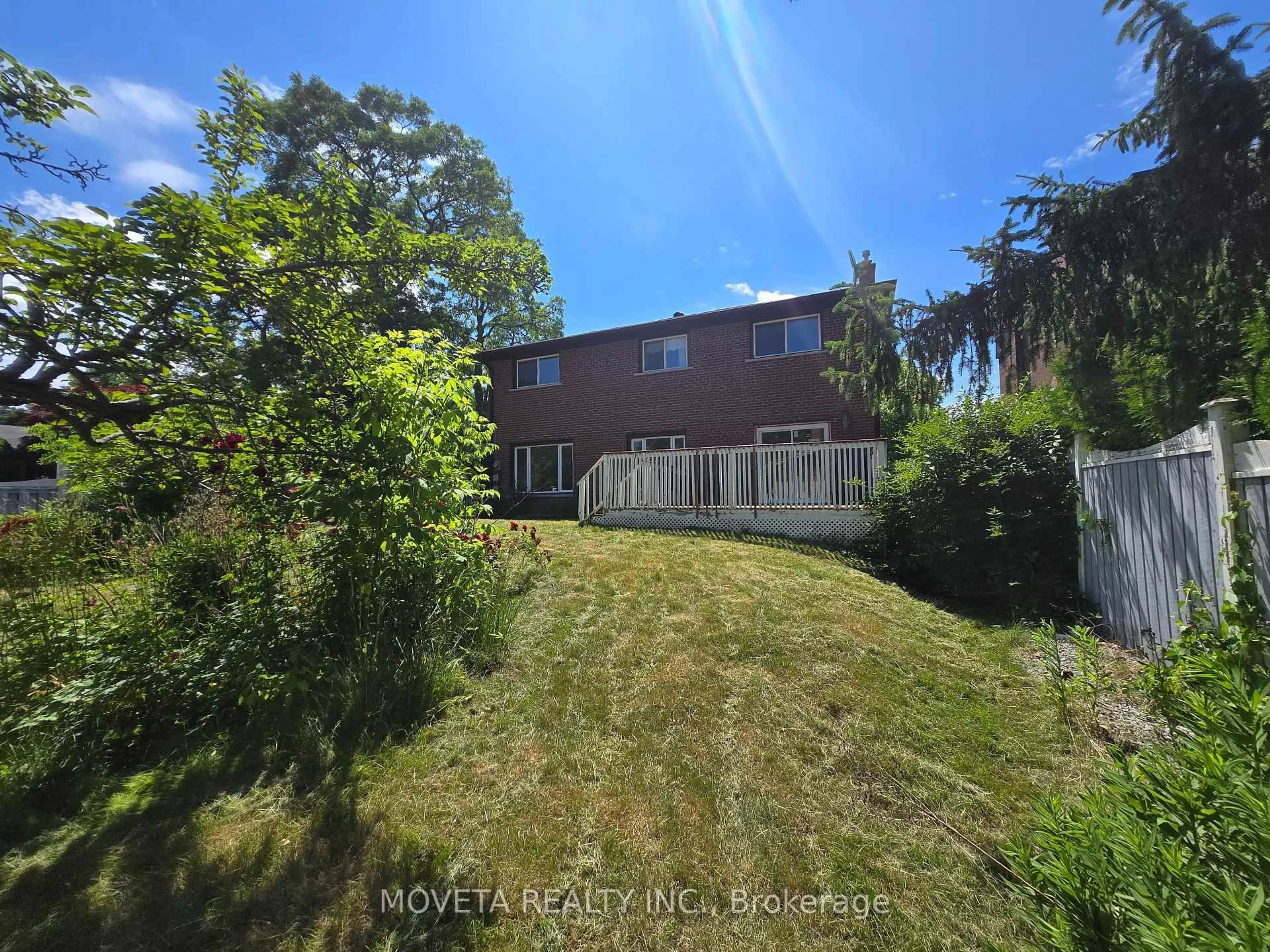 A pic from outside/outdoor area/front of a property/back of a property/a pic from drone, water/lake/river/ocean view for 48 Beardmore Cres, Toronto Ontario M2K 2P5