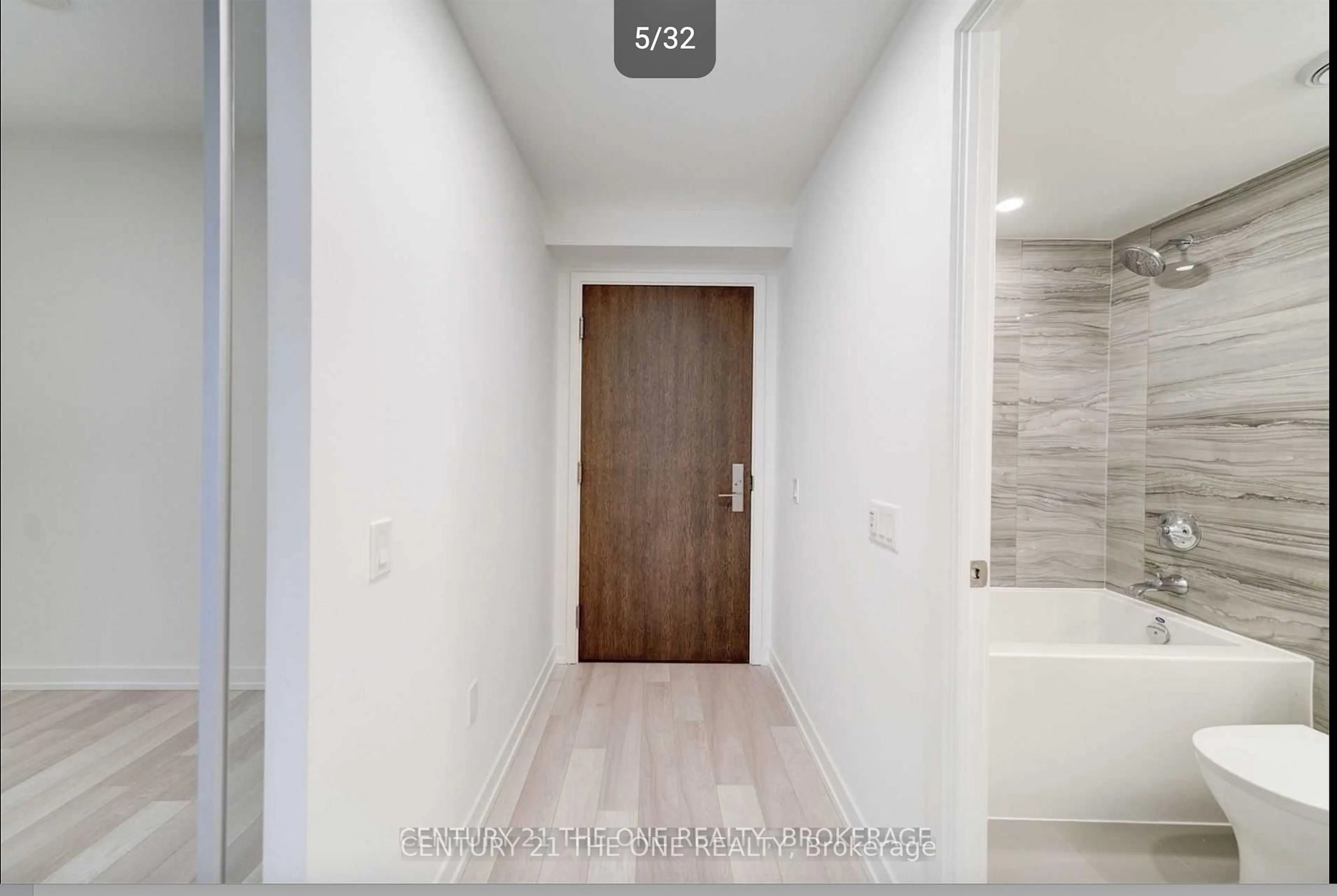 Indoor entryway for 39 Roehampton Ave #4110, Toronto Ontario M4P 0G1