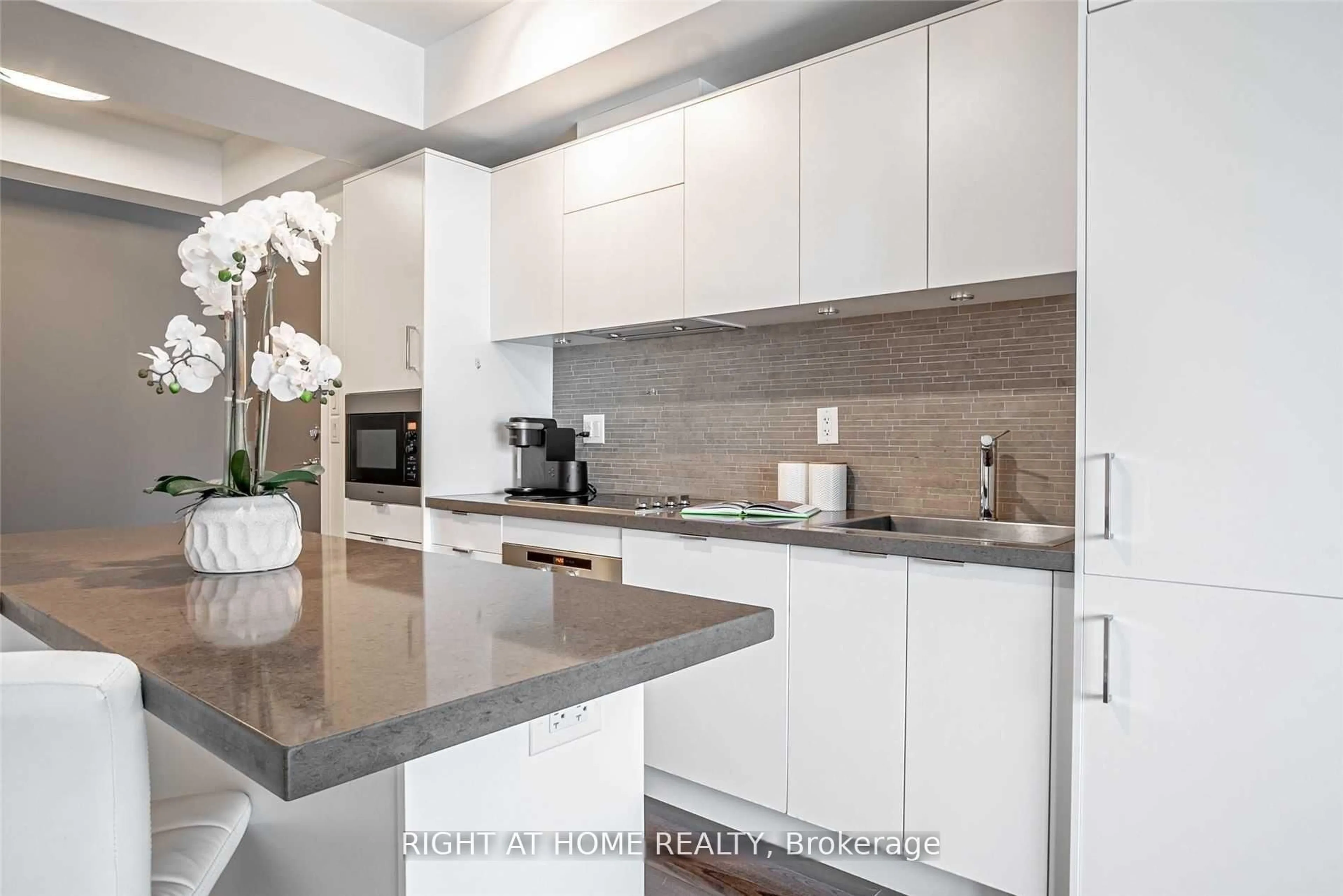 Contemporary kitchen, unknown for 21 Widmer St #3007, Toronto Ontario M5V 0B8