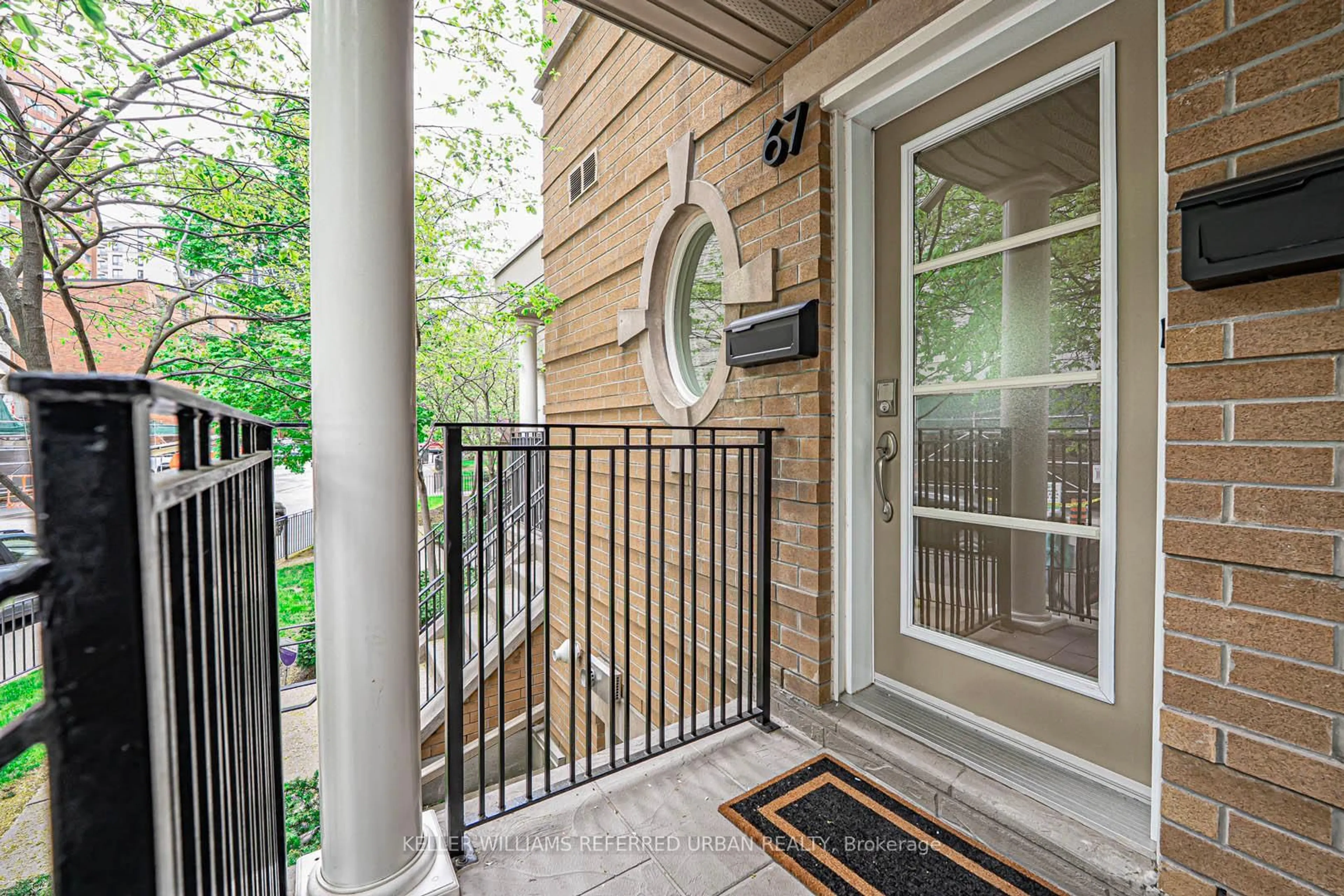 Indoor entryway for 67 Pleasant Blvd, Toronto Ontario M4T 1K2