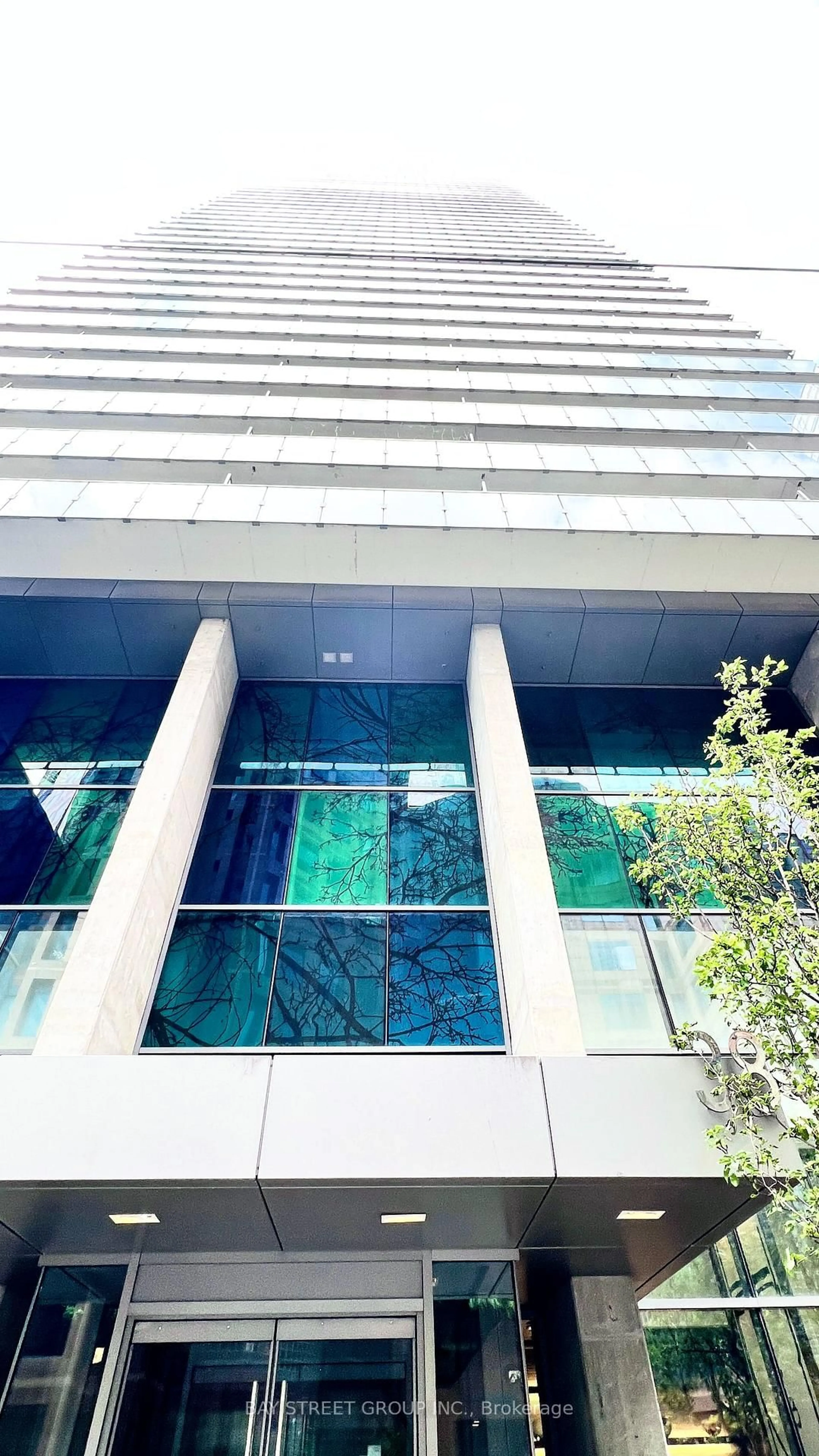 Indoor foyer for 38 Grenville St #508, Toronto Ontario M4Y 1A5