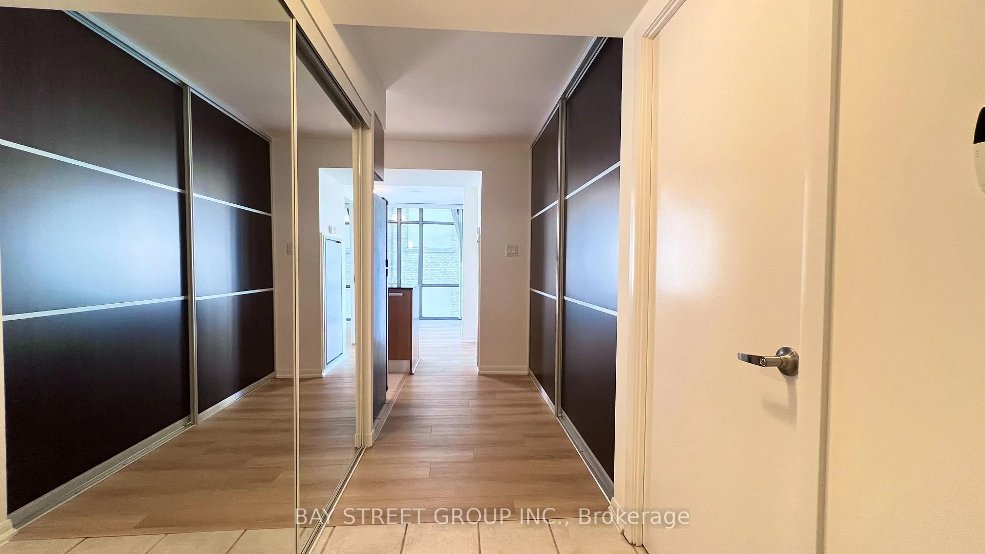 Unknown for 38 Grenville St #508, Toronto Ontario M4Y 1A5