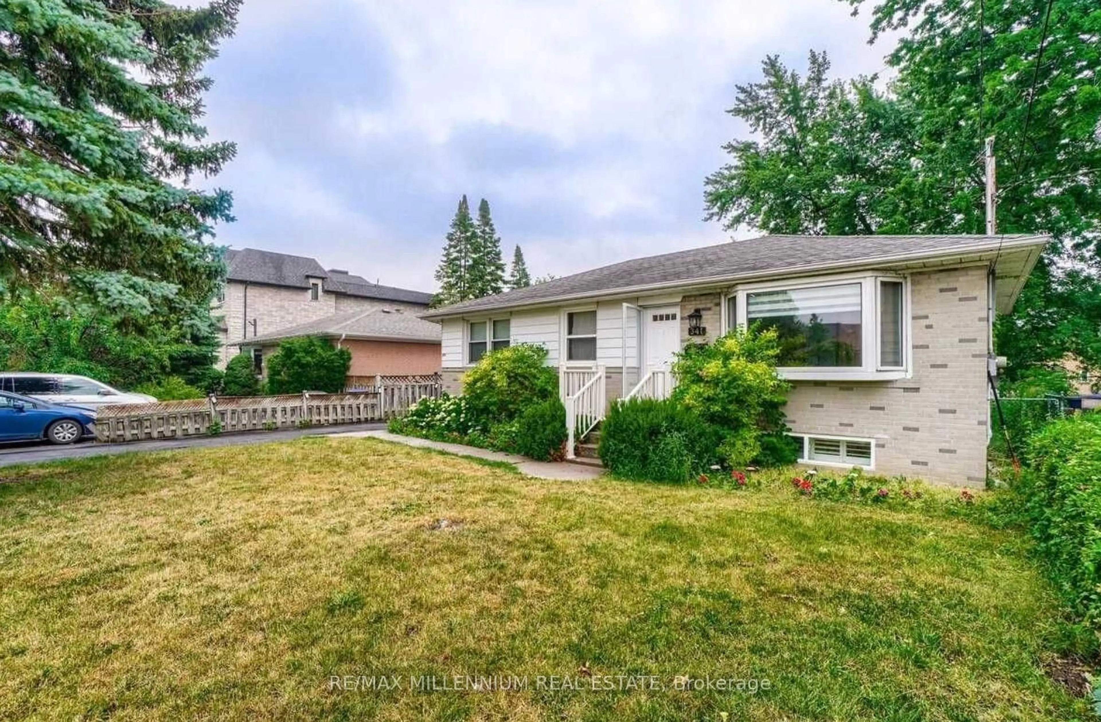 Home with vinyl exterior material, street for 341 Moore Park Ave, Toronto Ontario M2R 2R5