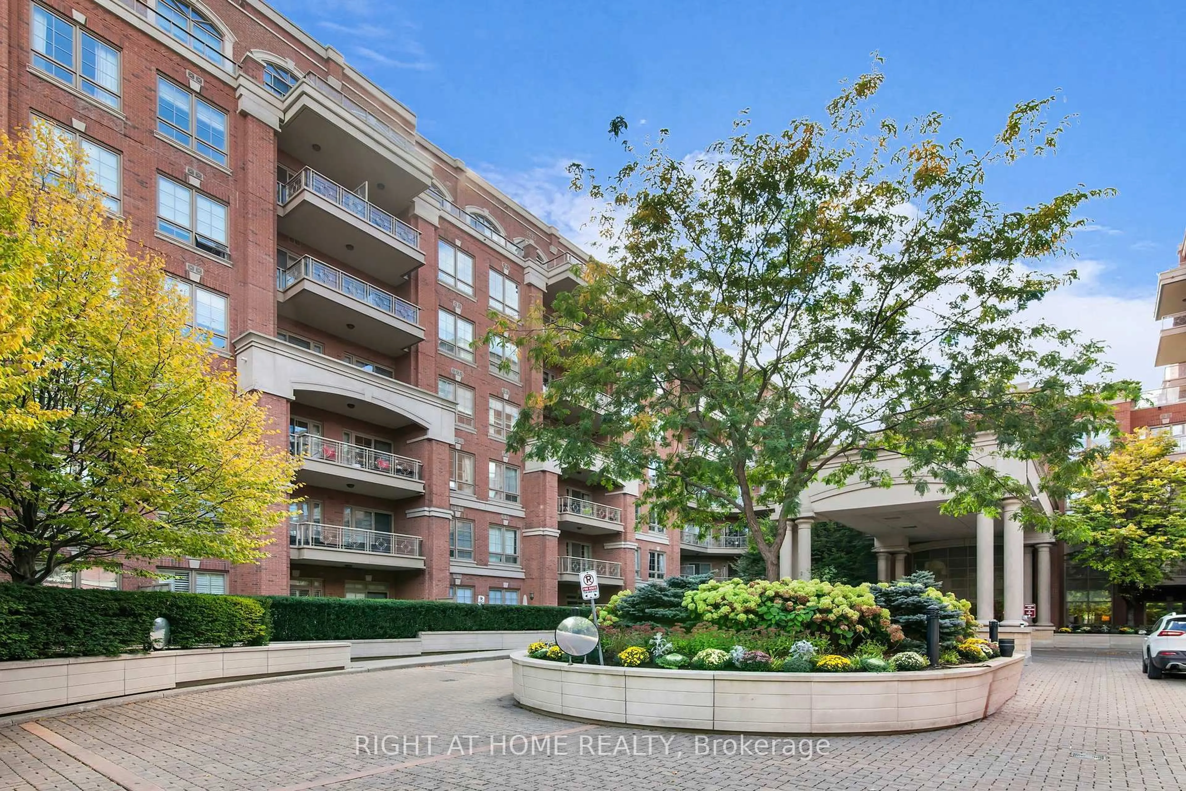A pic from outside/outdoor area/front of a property/back of a property/a pic from drone, street for 20 Burkebrook Pl #306, Toronto Ontario M4G 0A1