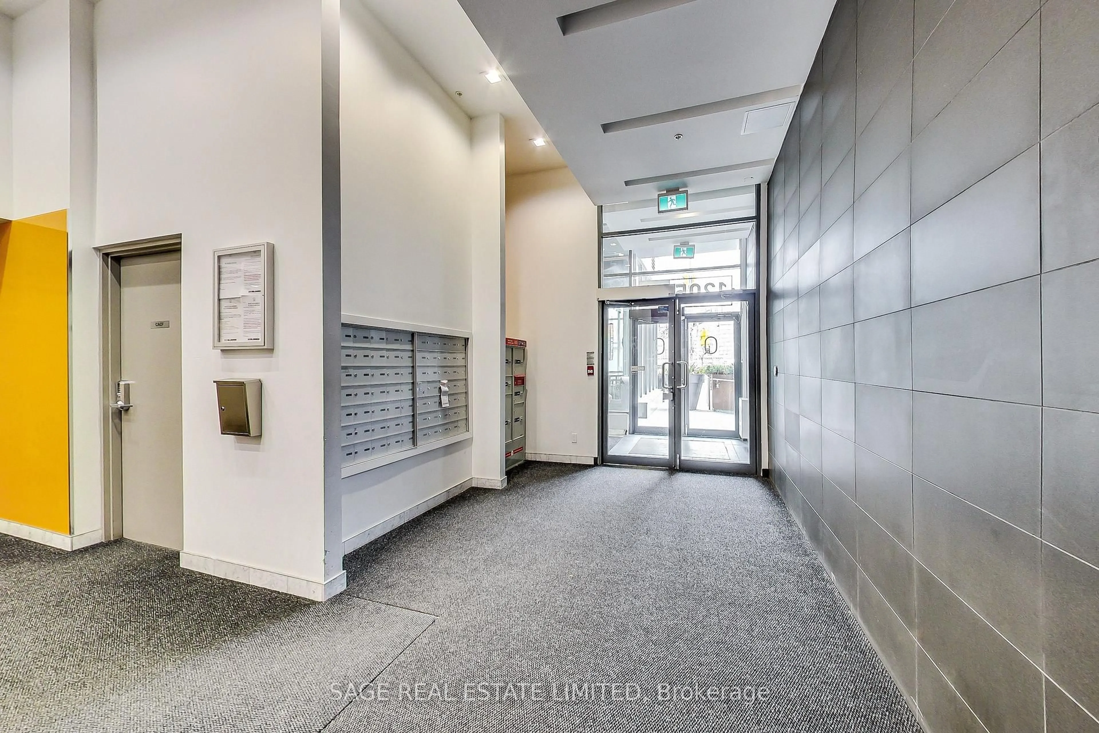 Indoor foyer for 1205 Queen St #604, Toronto Ontario M6K 1L2