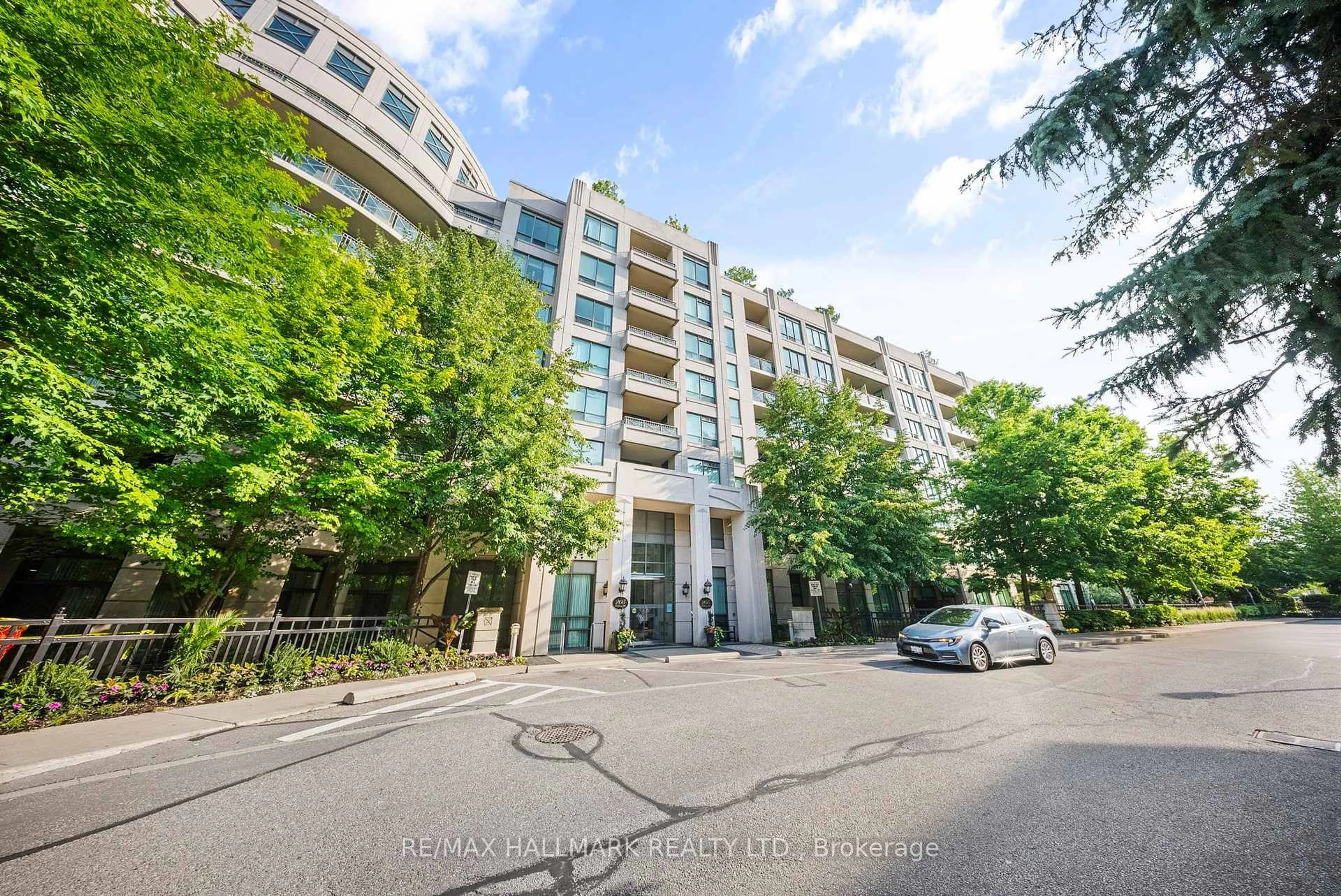 A pic from outside/outdoor area/front of a property/back of a property/a pic from drone, unknown for 205 The Donway #328, Toronto Ontario M3B 3S5