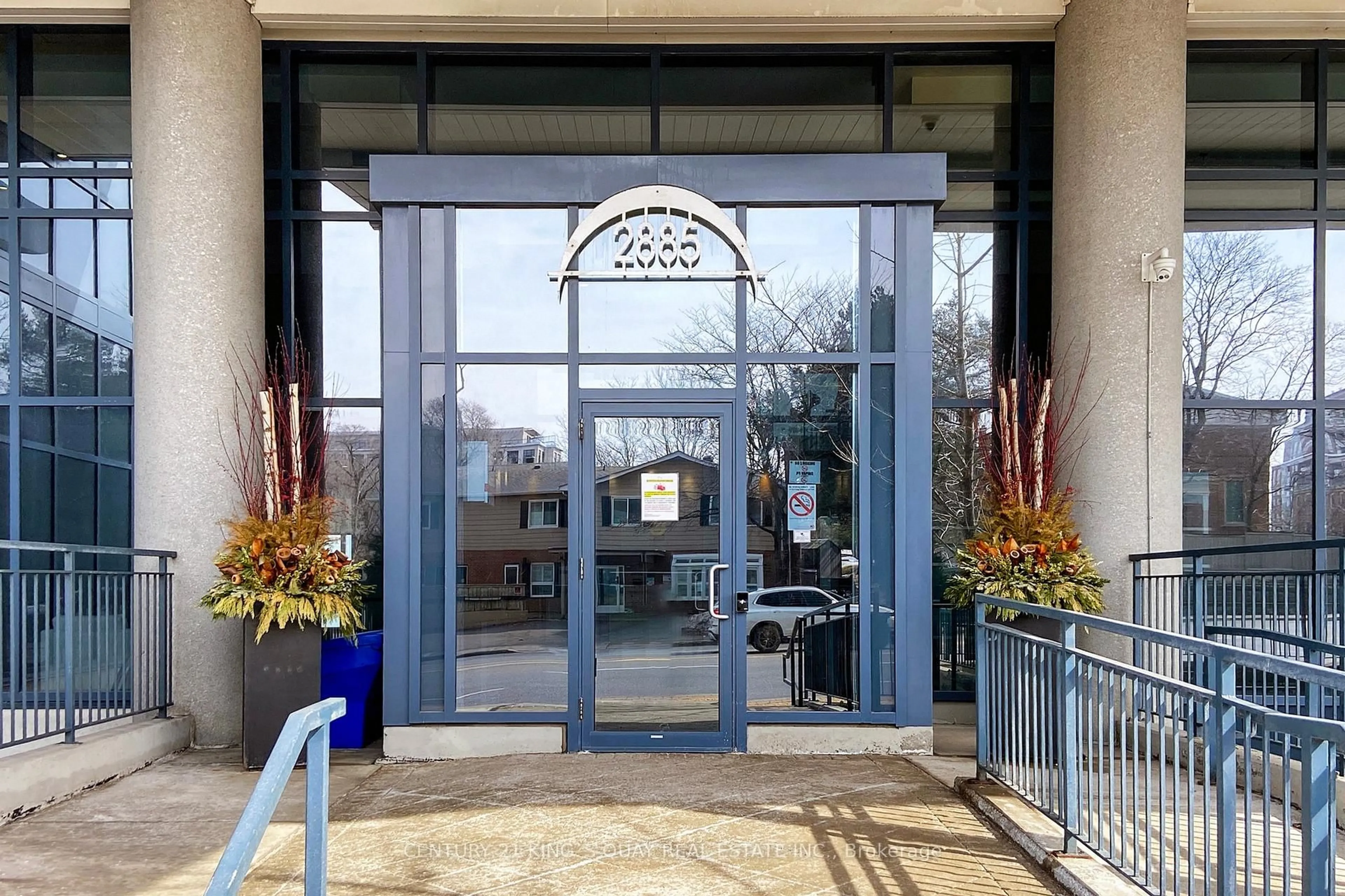 Indoor foyer for 2885 Bayview Ave #814, Toronto Ontario M2K 0A3
