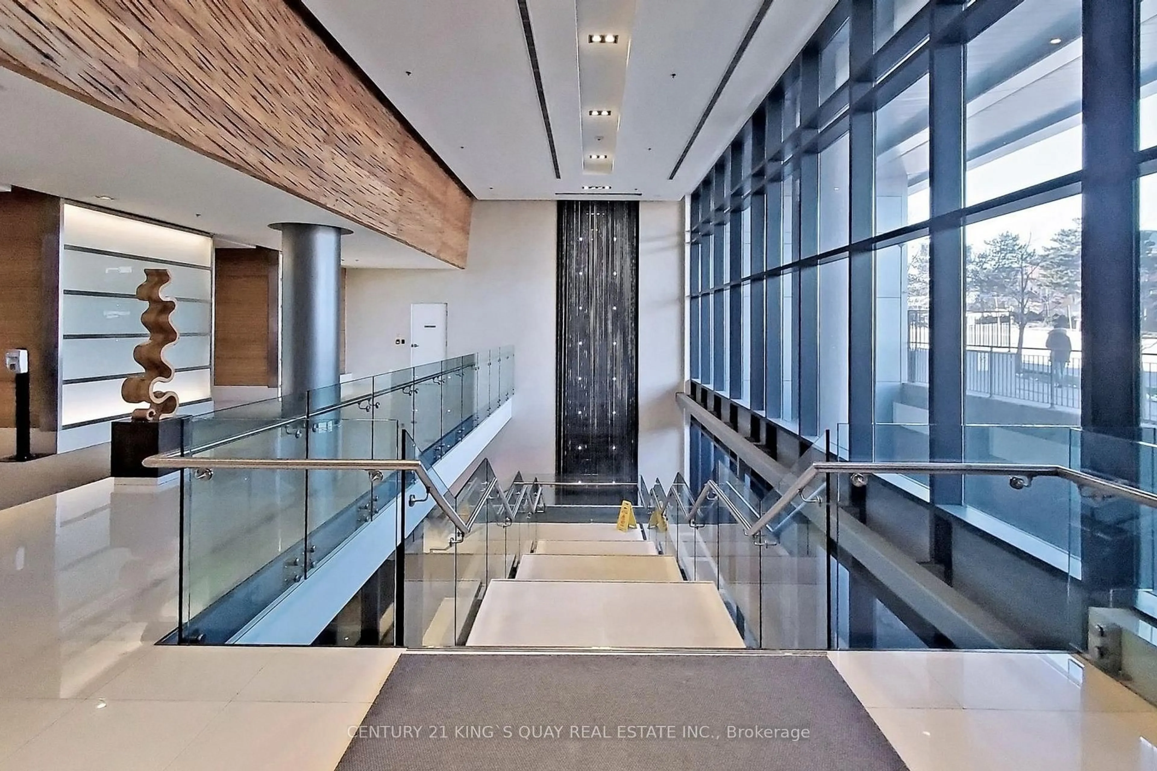 Indoor foyer for 2885 Bayview Ave #814, Toronto Ontario M2K 0A3