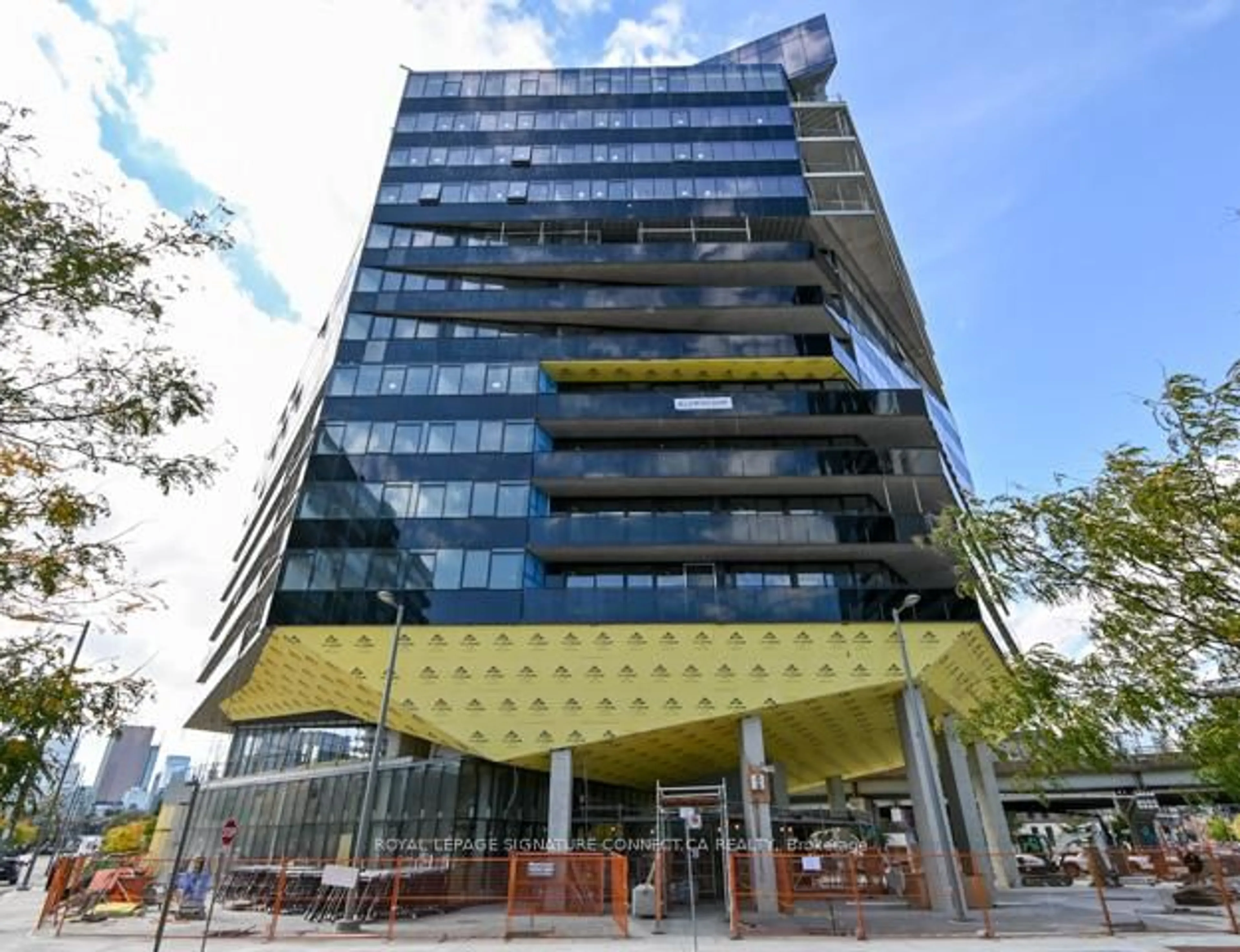 Indoor foyer for 21 Lawren Harris Sq #406, Toronto Ontario M5A 0T4