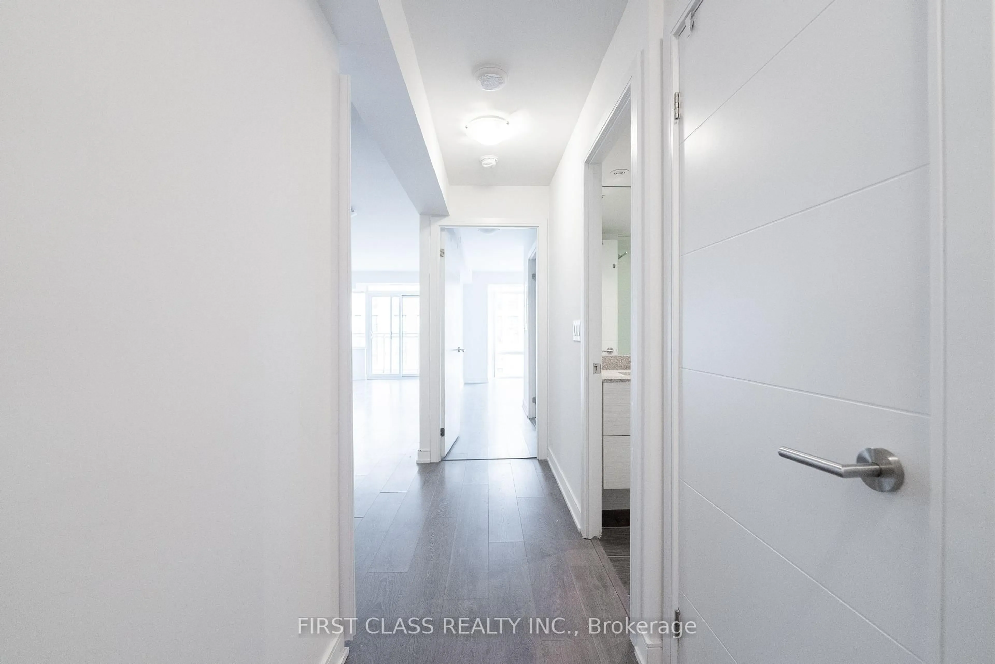 Indoor entryway for 525 Adelaide St #1022, Toronto Ontario M5V 0N7